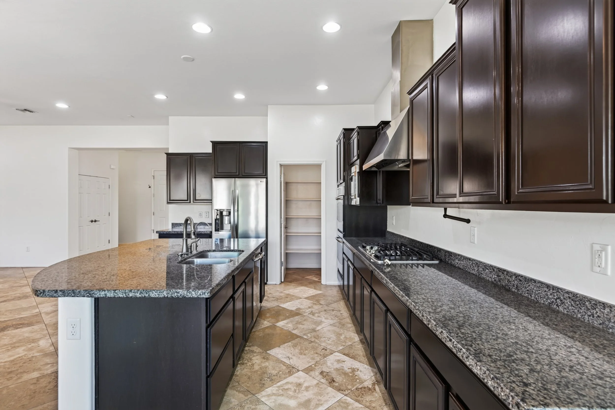 20 Kitchen photo d.jpg