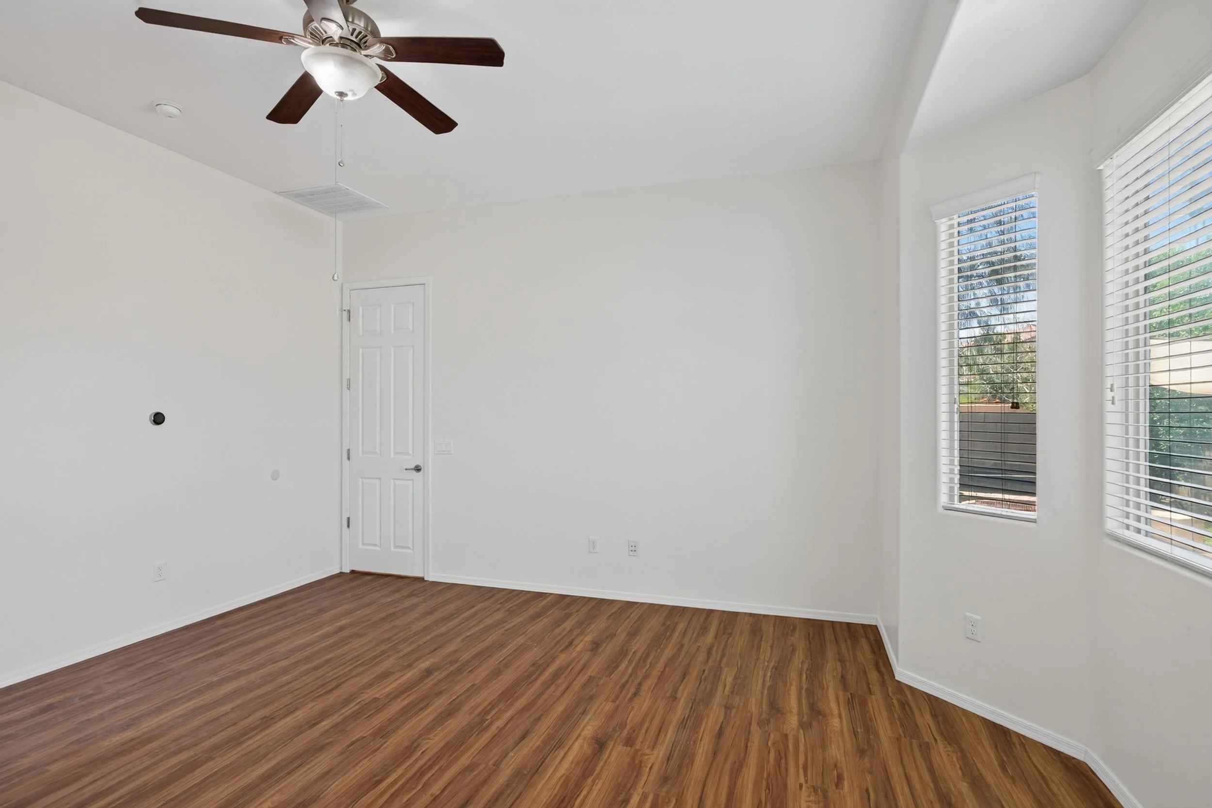 23 Main Bedroom photo b.jpg