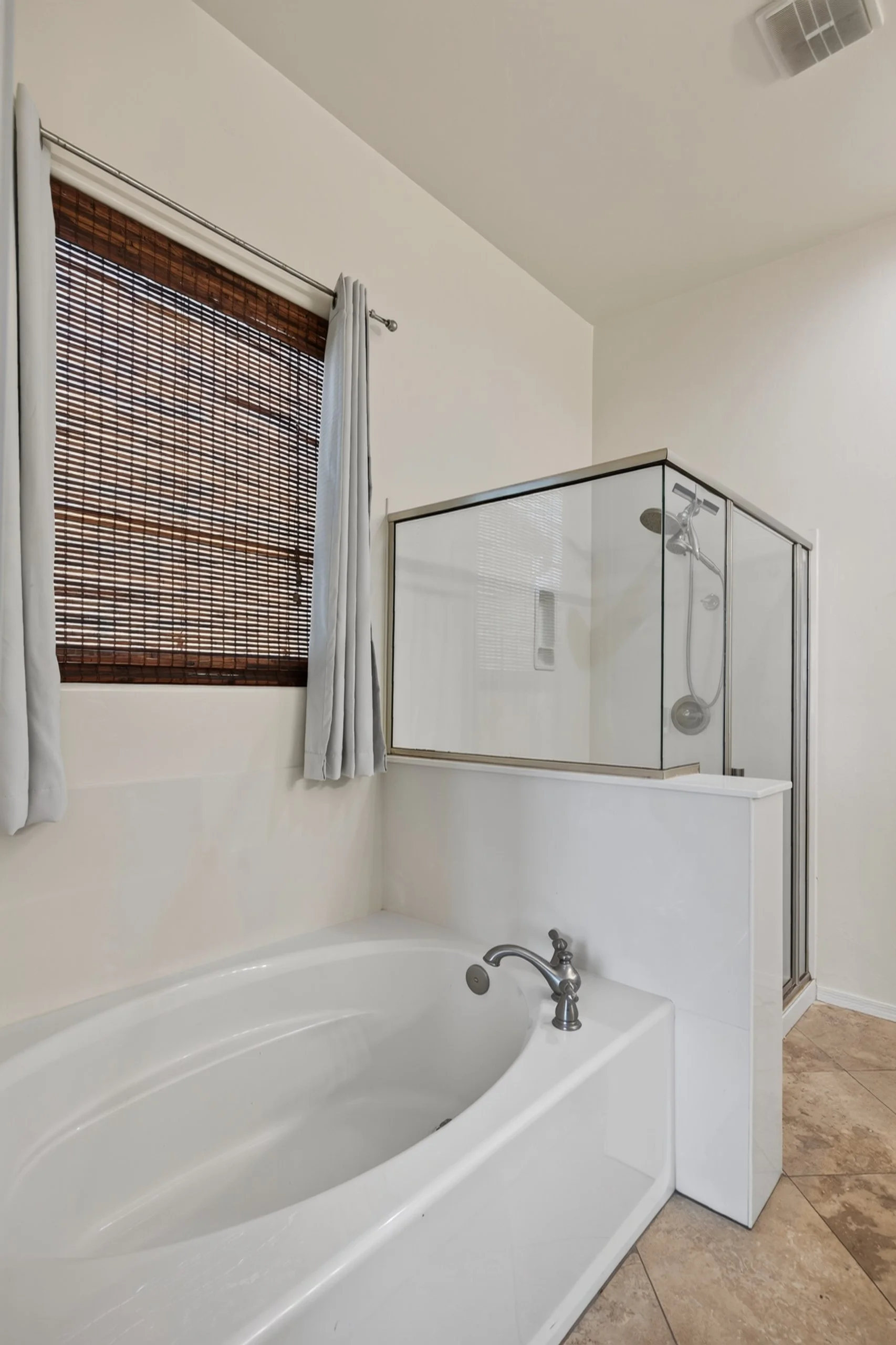 24 Main Bathroom photo a.jpg