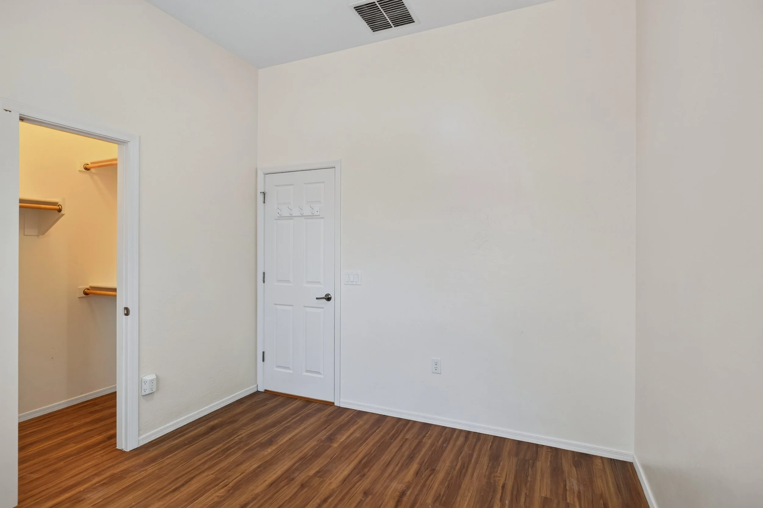 32 Bedroom 3 photo b.jpg