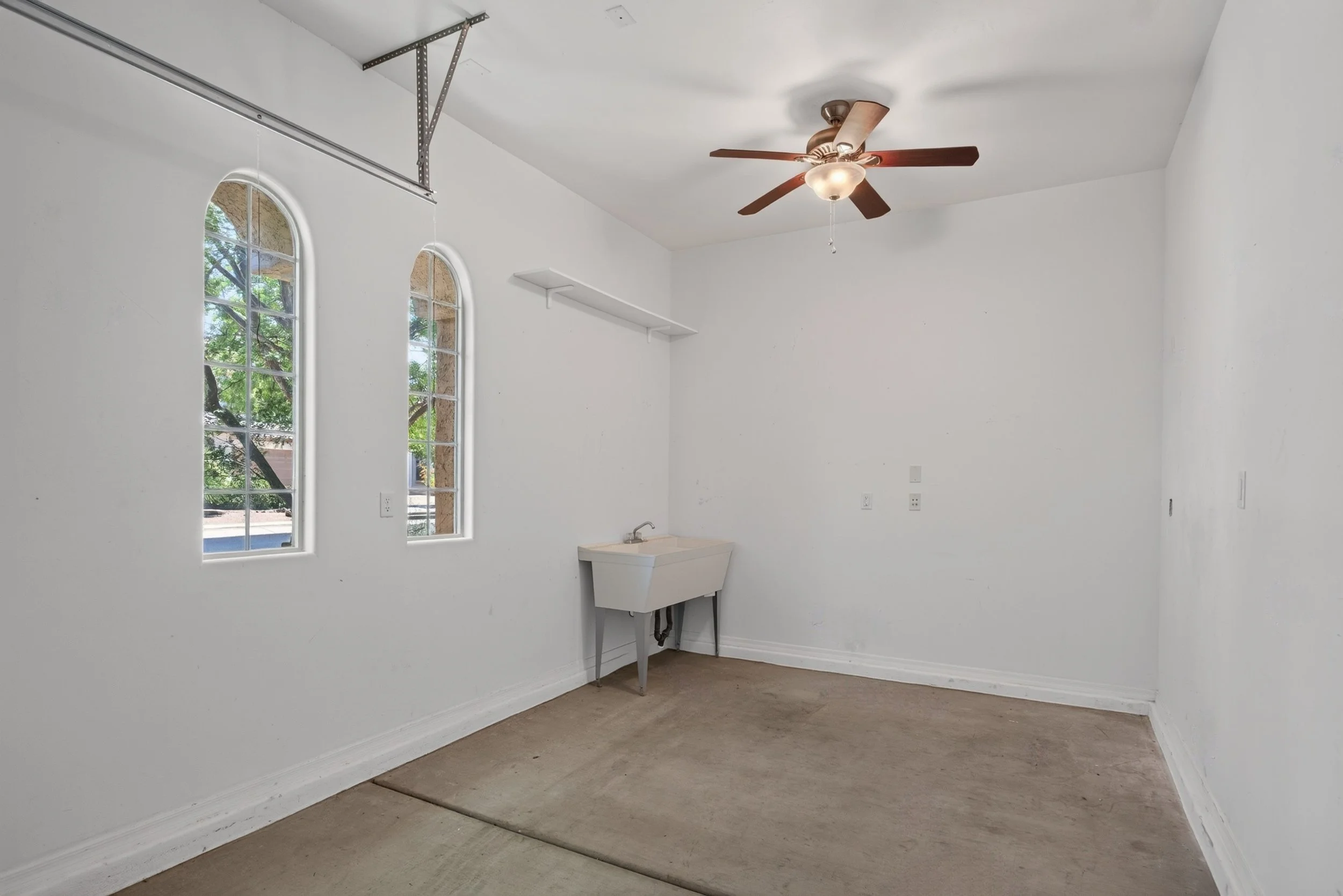 33 Garage 2.jpg