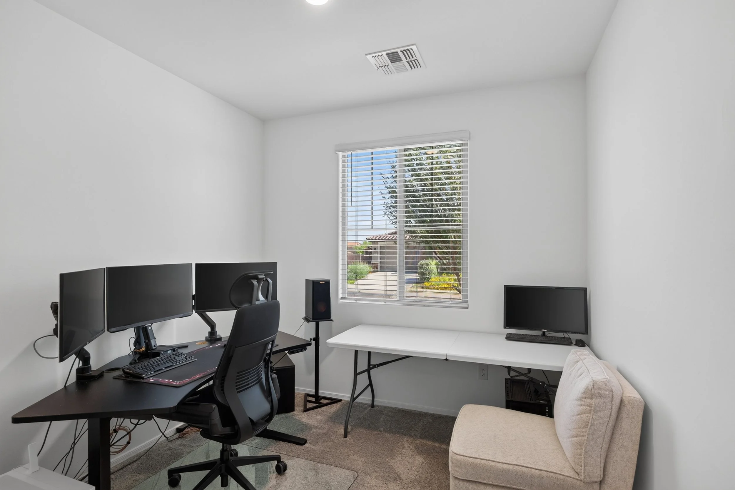 8 Bedroom 1 photo a.jpg