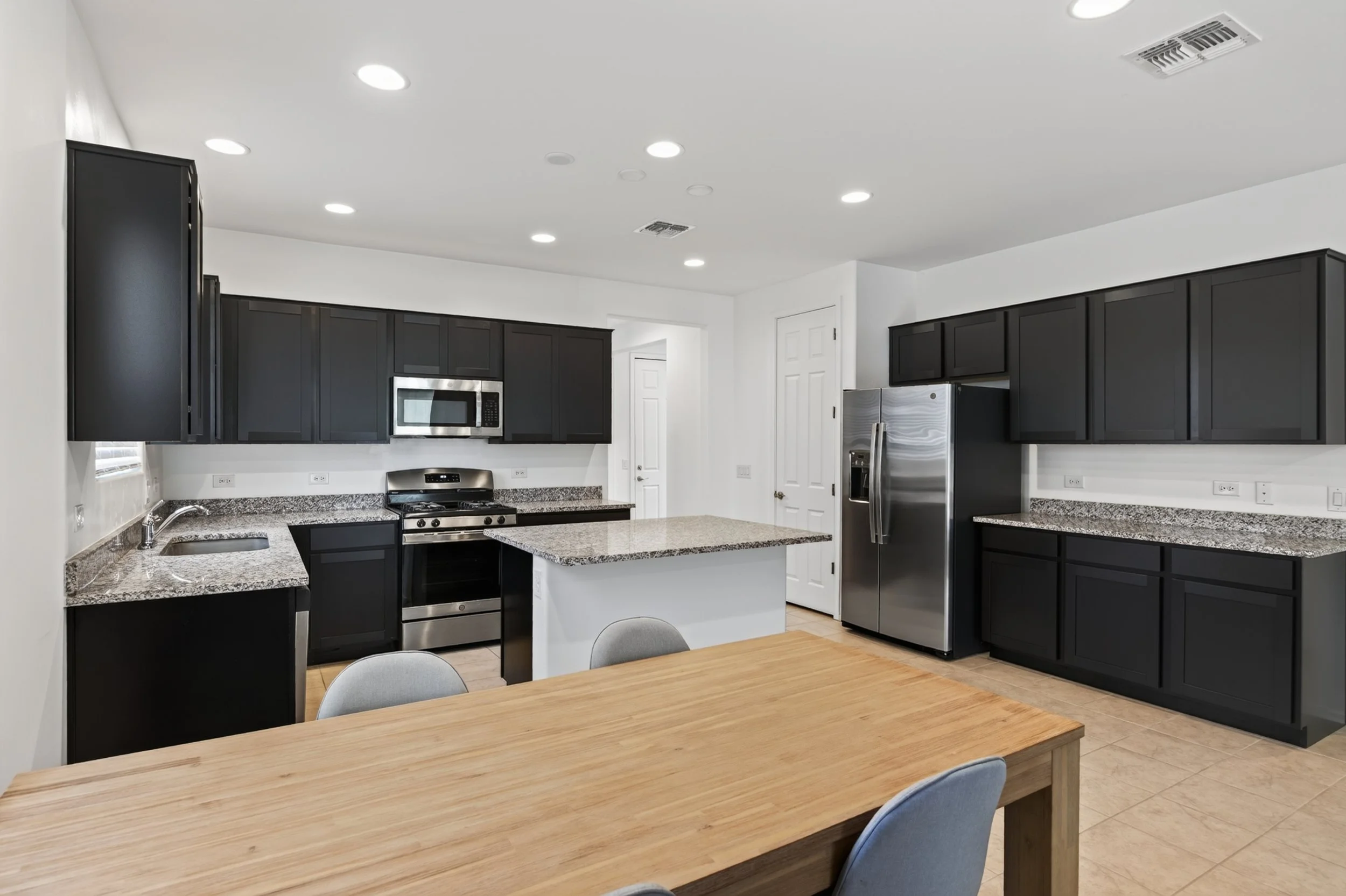 22 Kitchen photo d.jpg