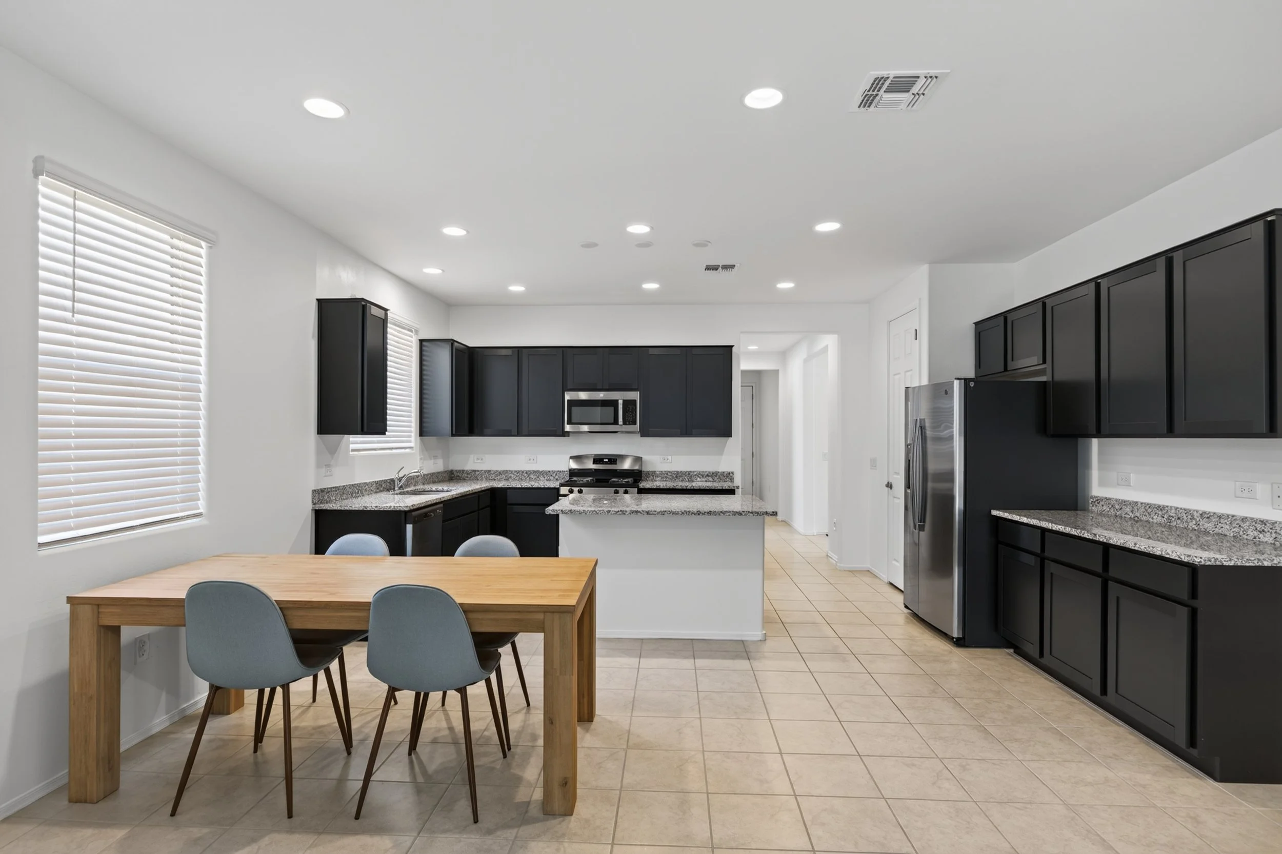 23 Kitchen photo e.jpg