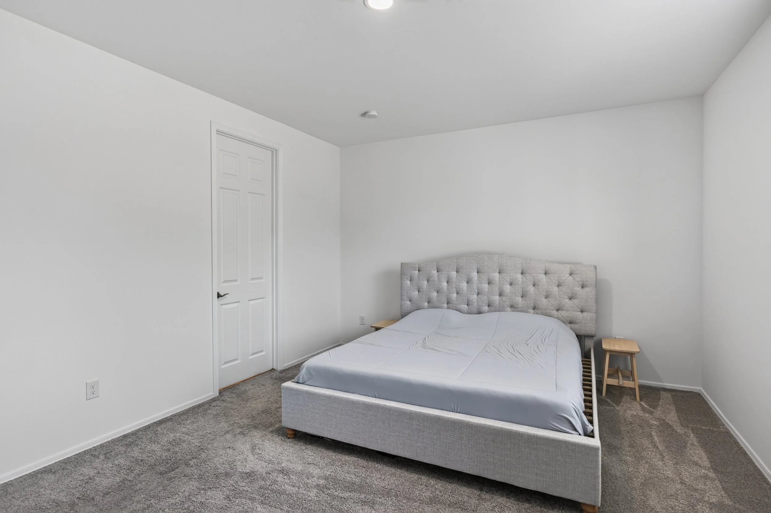 28 Main Bedroom photo b.jpg