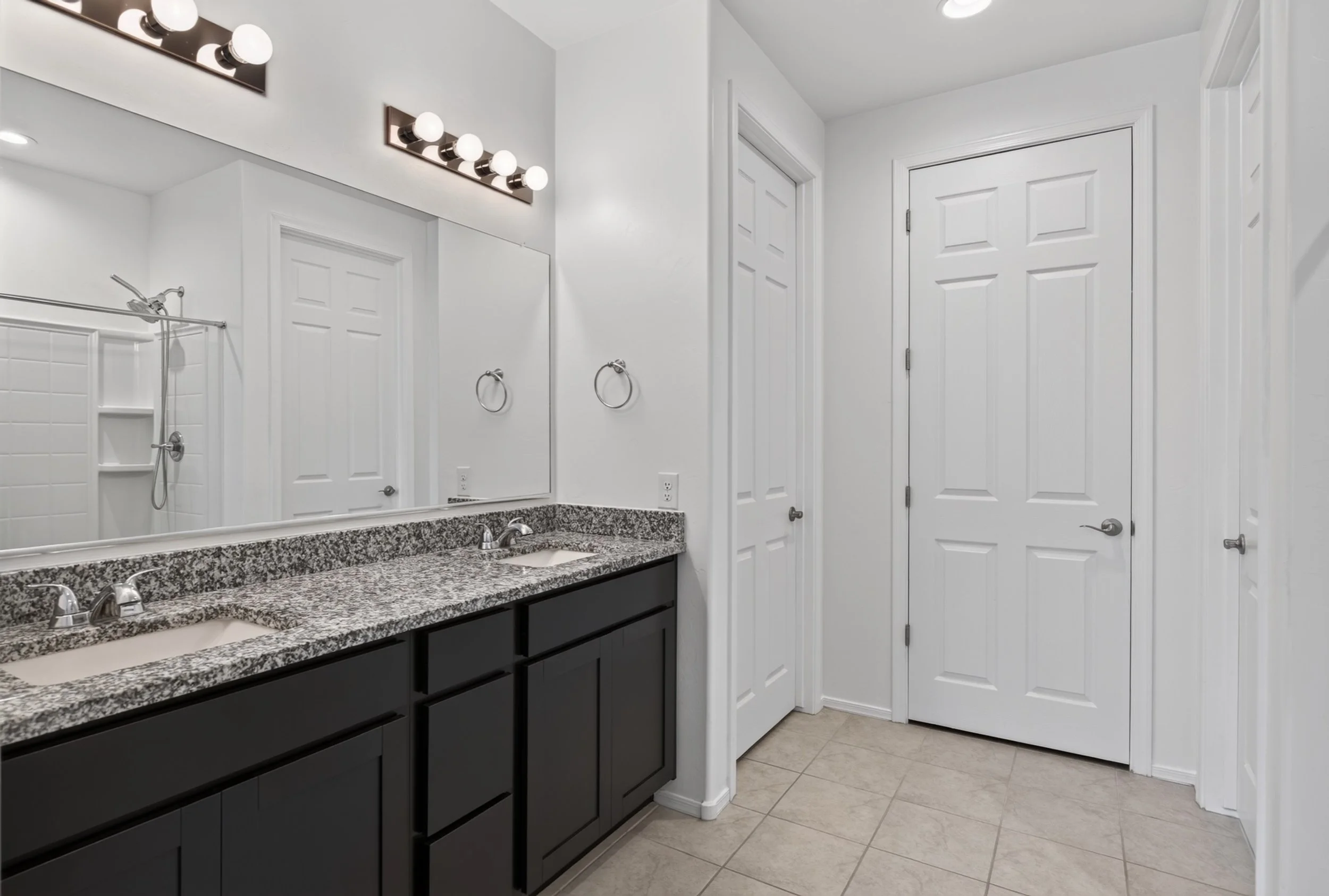 30 Main Bathroom photo a.jpg