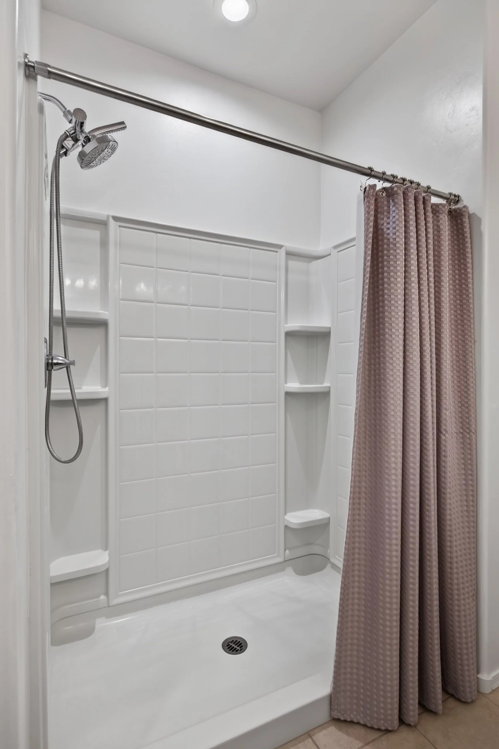 31 Main Bathroom photo b.jpg