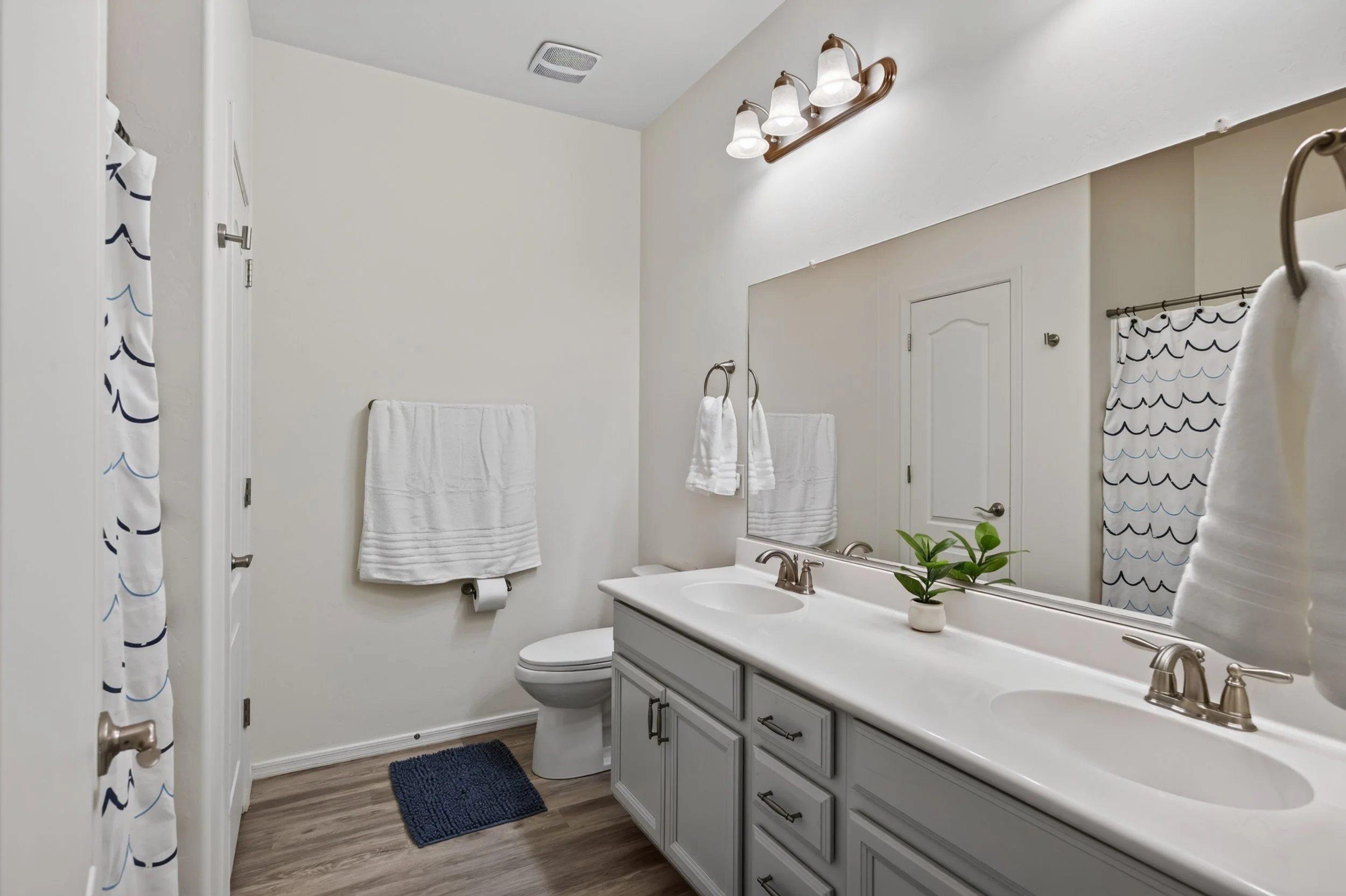 11 Bathroom 1.jpg