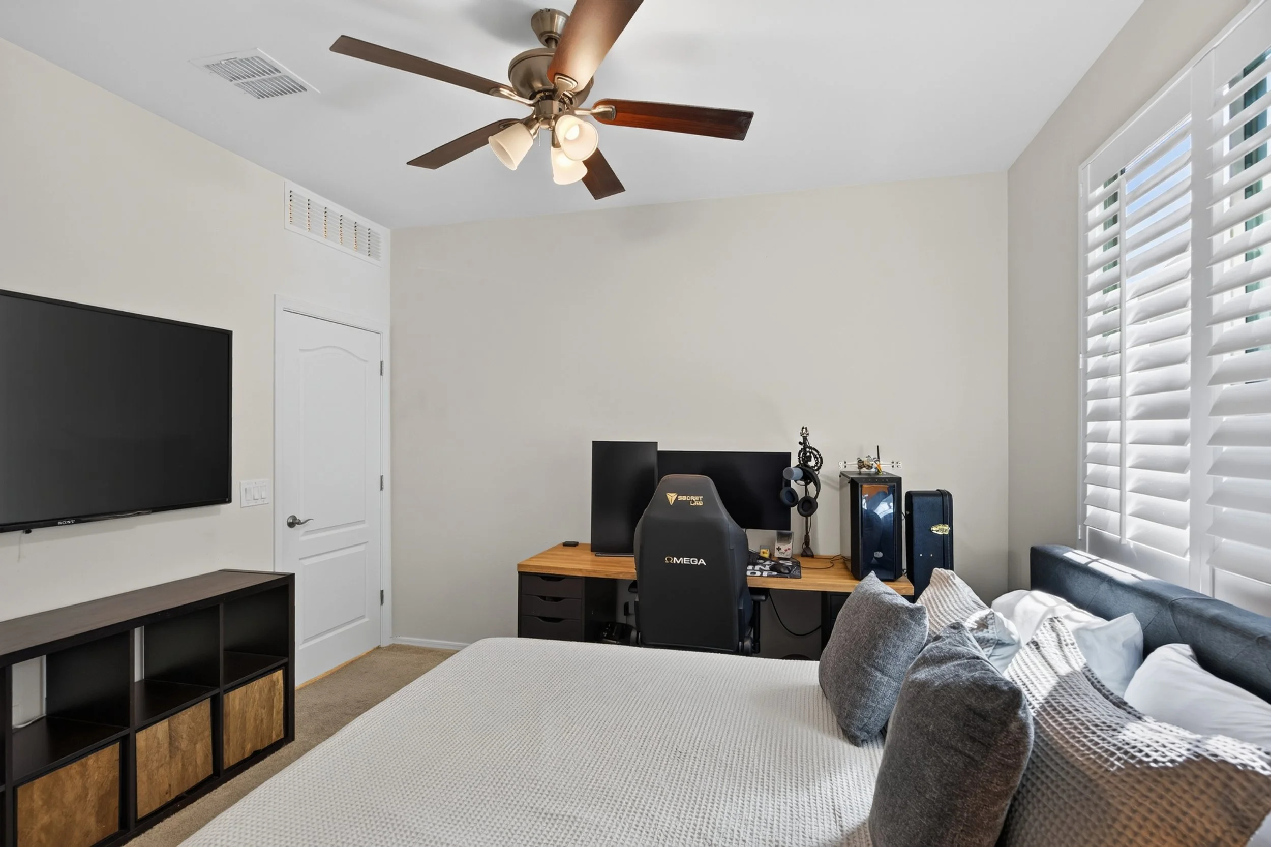 16 Bedroom 3 photo b.jpg