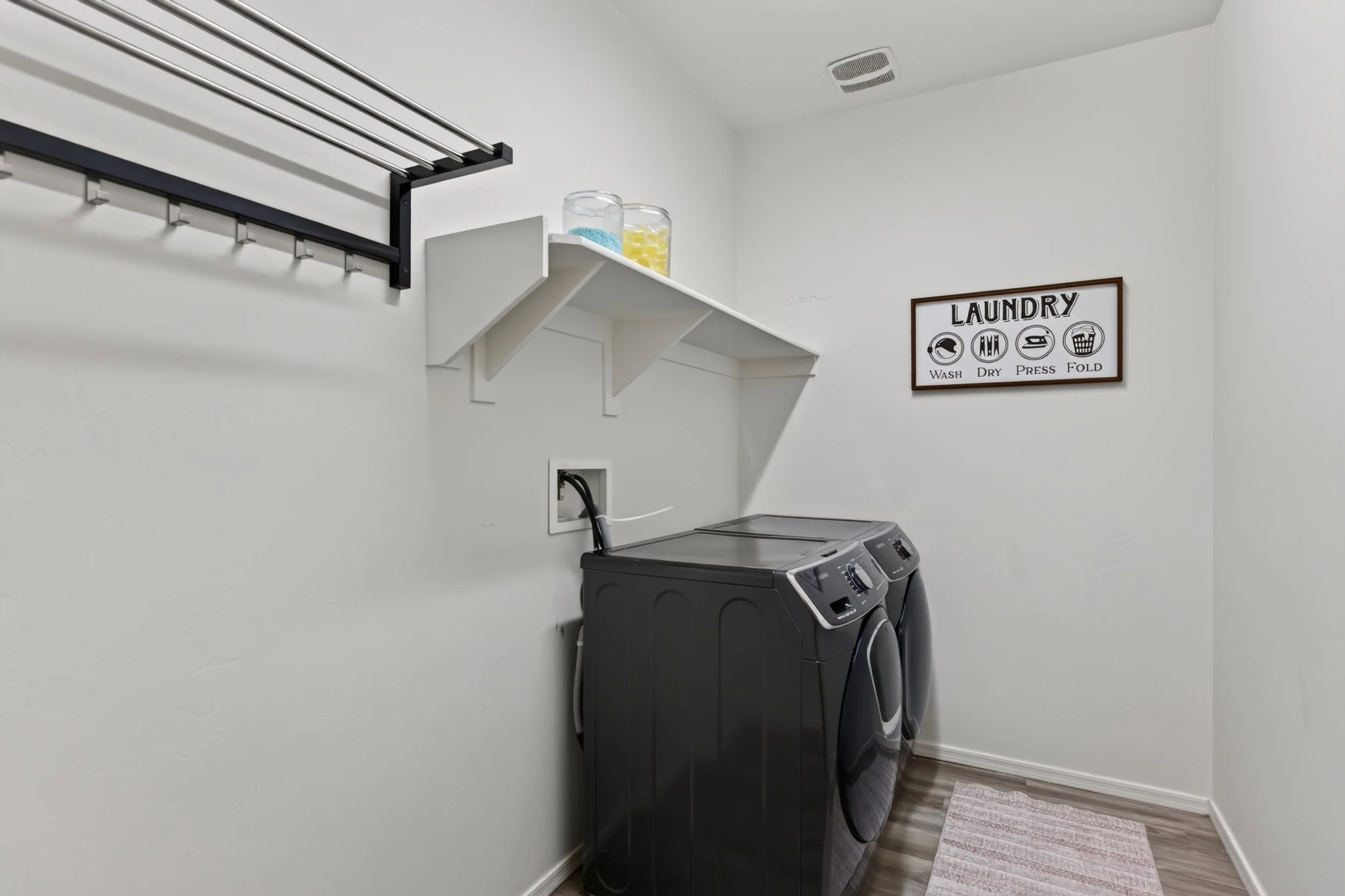 18 Laundry Room.jpg