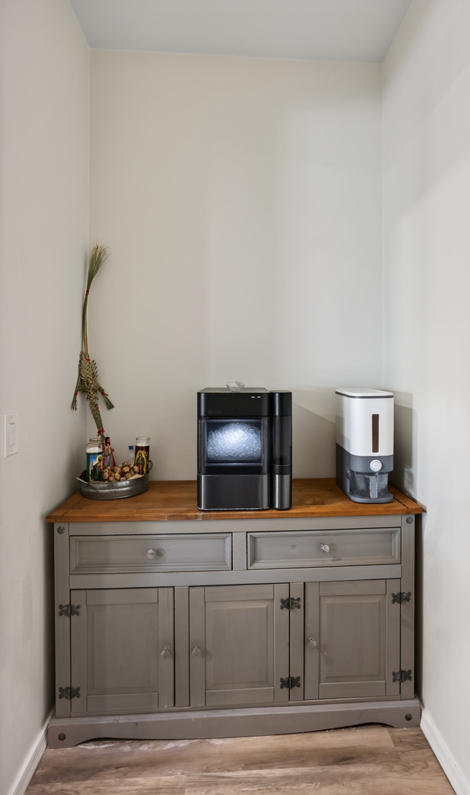 20 Kitchen photo b.jpg