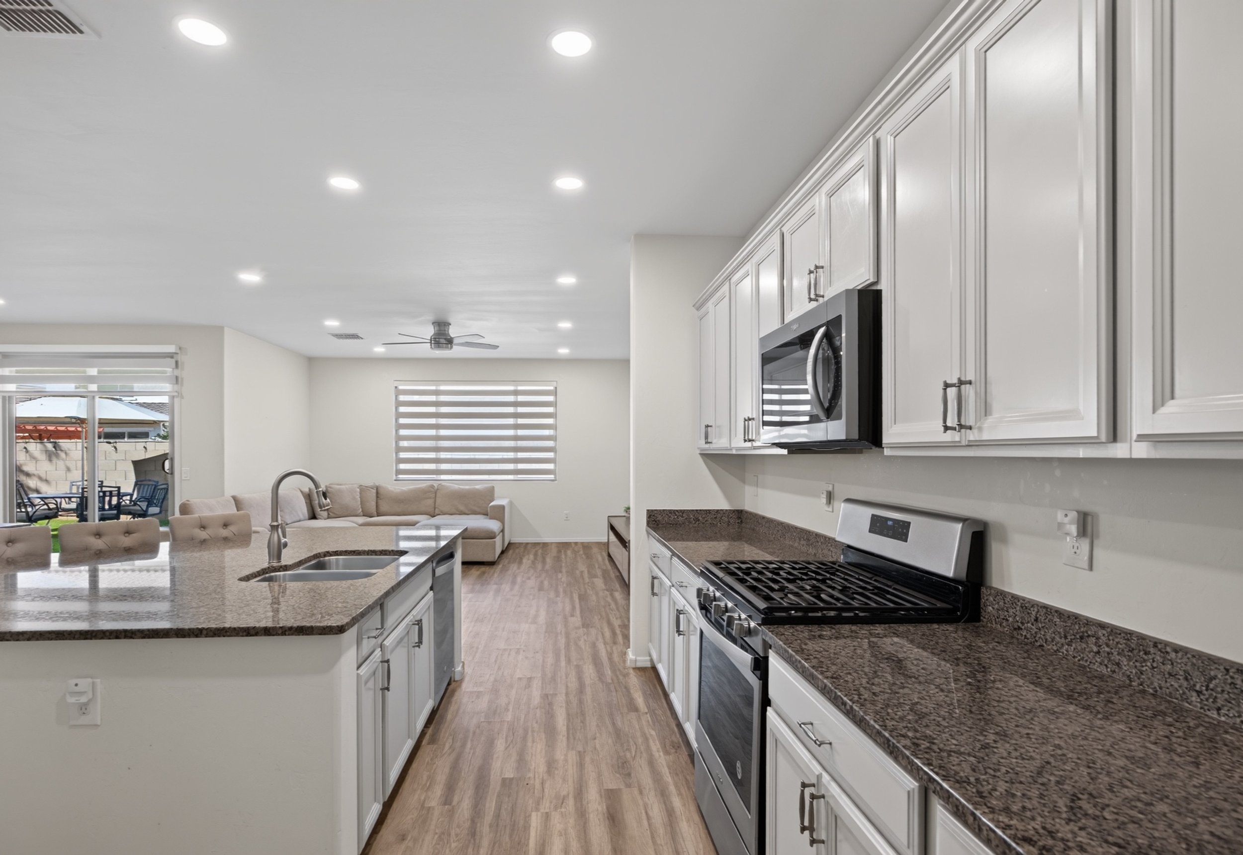 22 Kitchen photo c.jpg