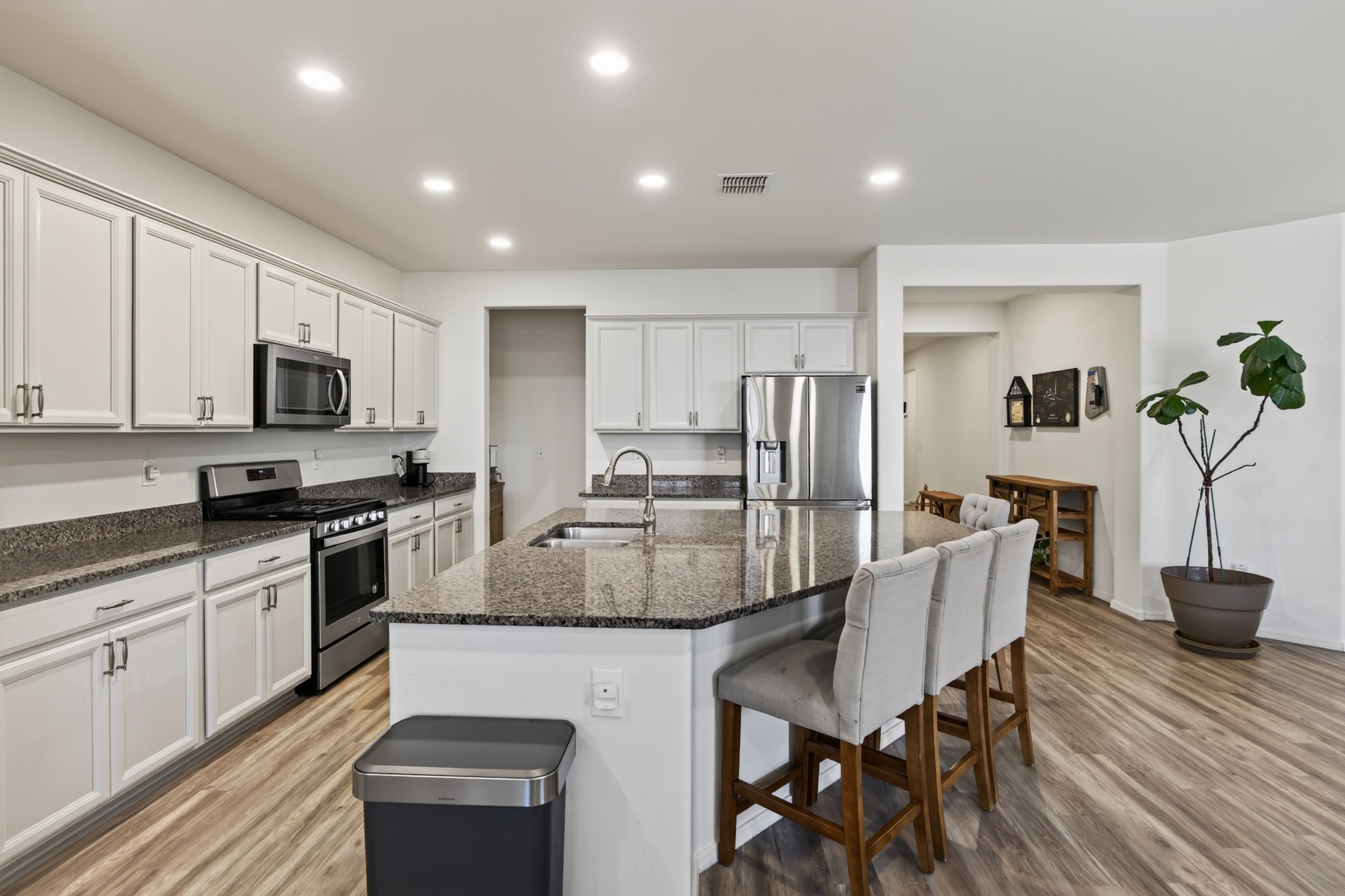 23 Kitchen photo d.jpg