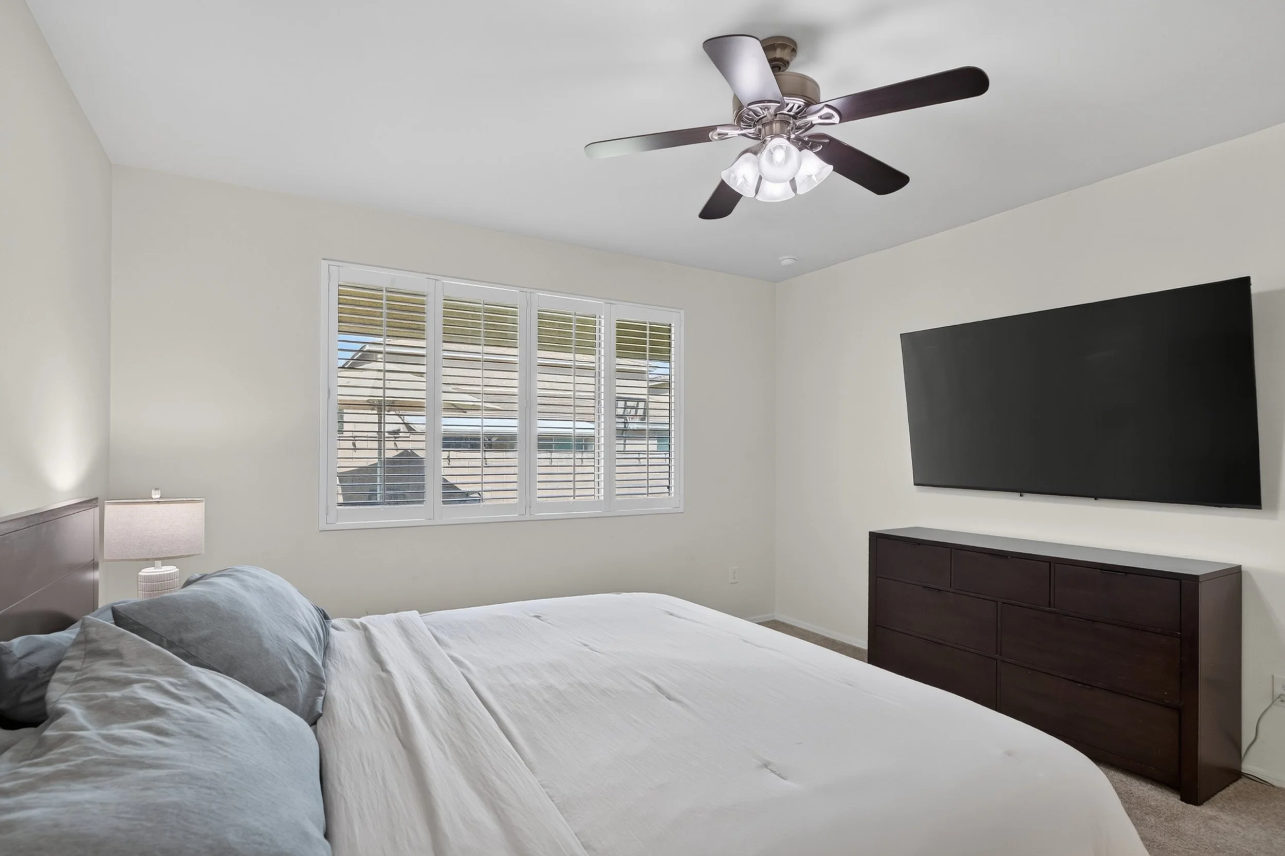31 Main Bedroom photo c.jpg