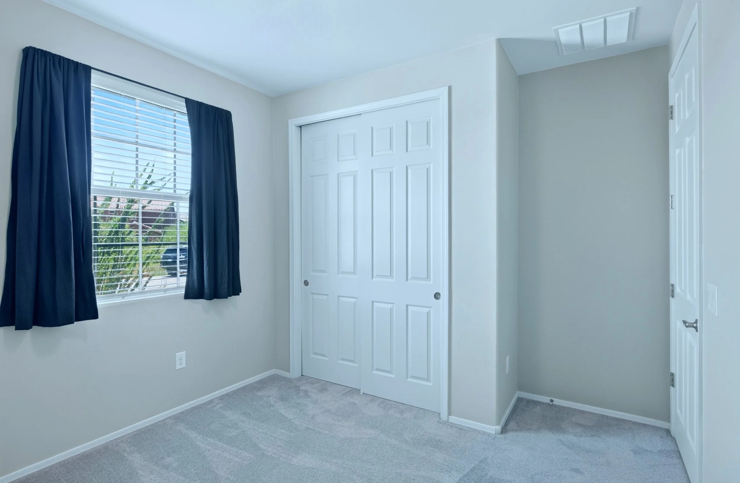 9 Bedroom 1 photo b.jpg