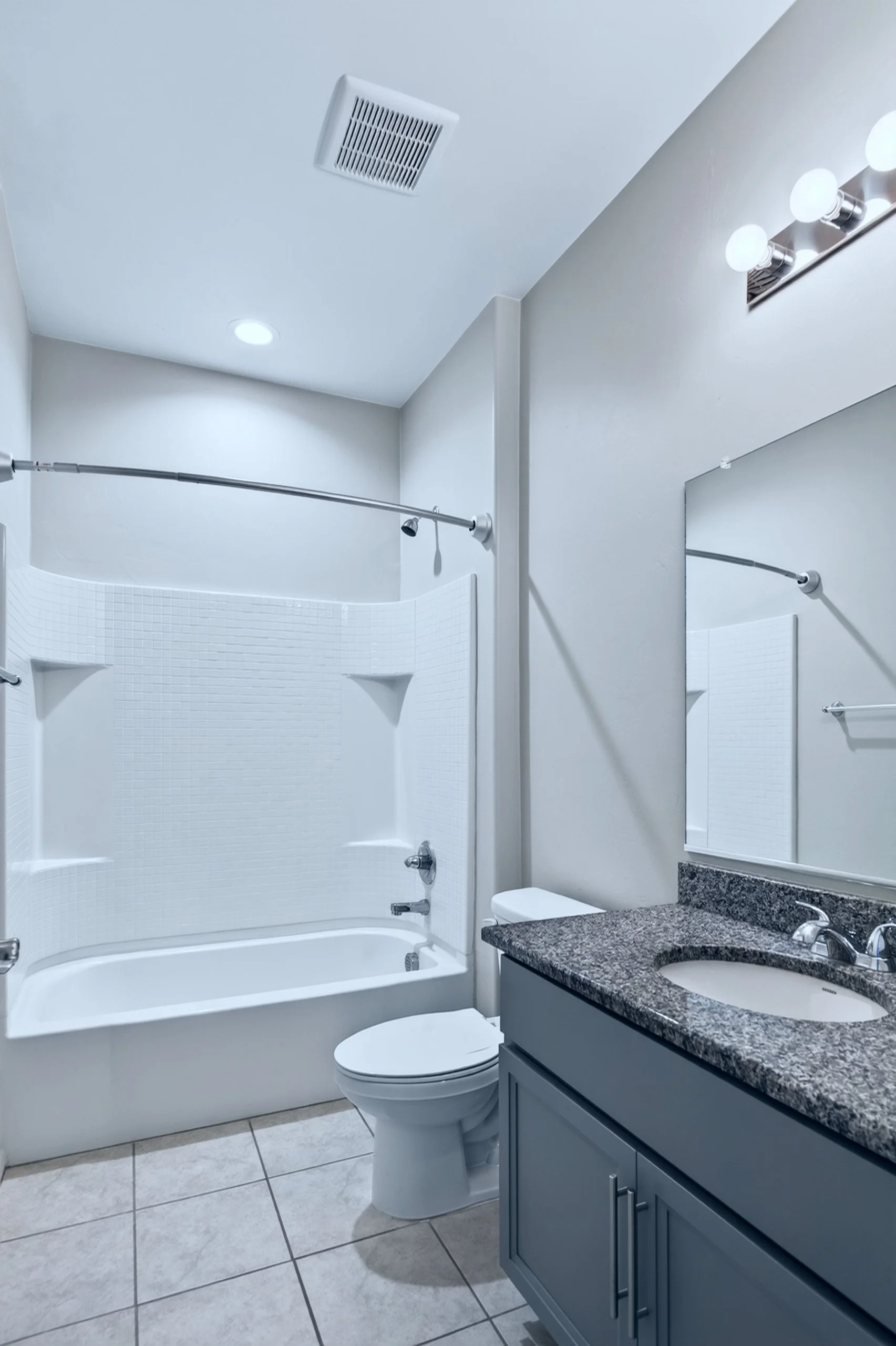 10 Bathroom.jpg