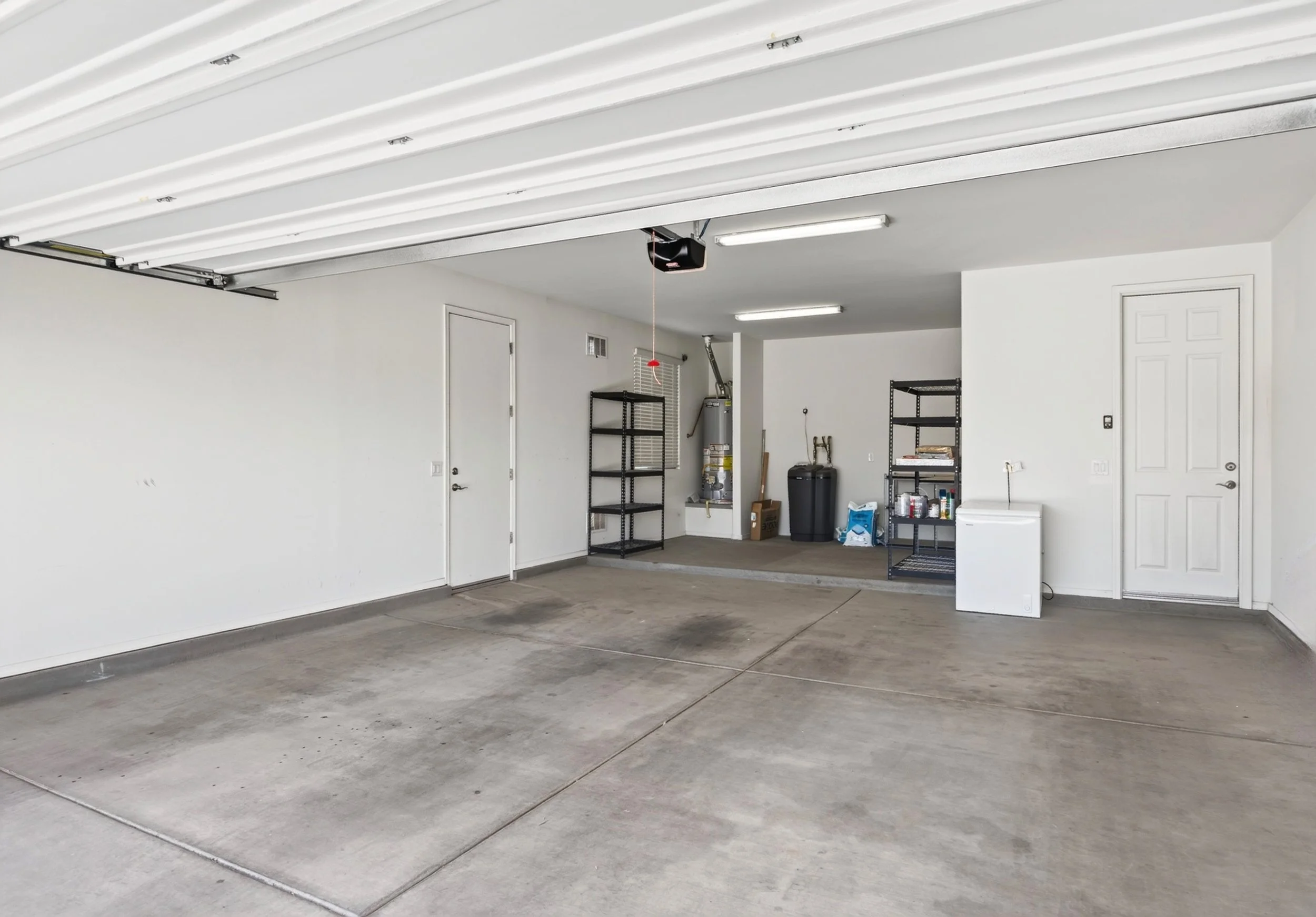 16 Garage.jpg