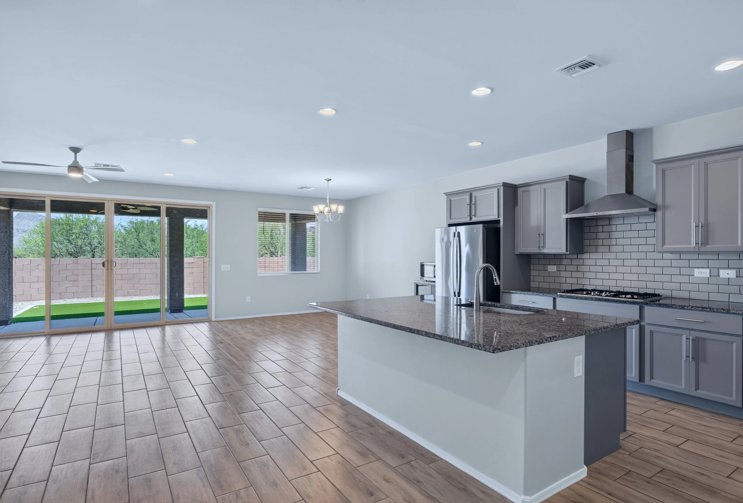 17 Kitchen photo a.jpg