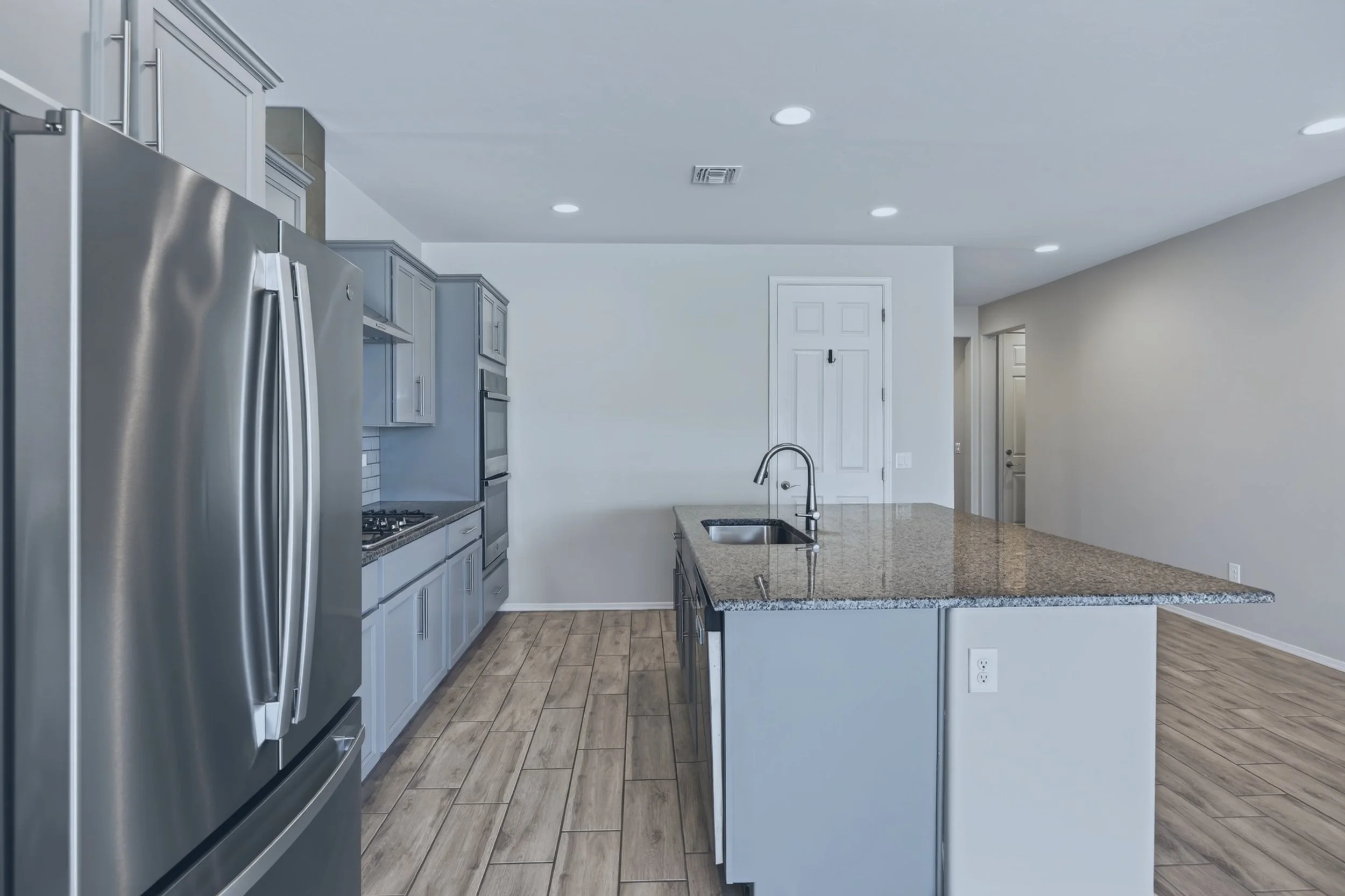20 Kitchen photo d.jpg