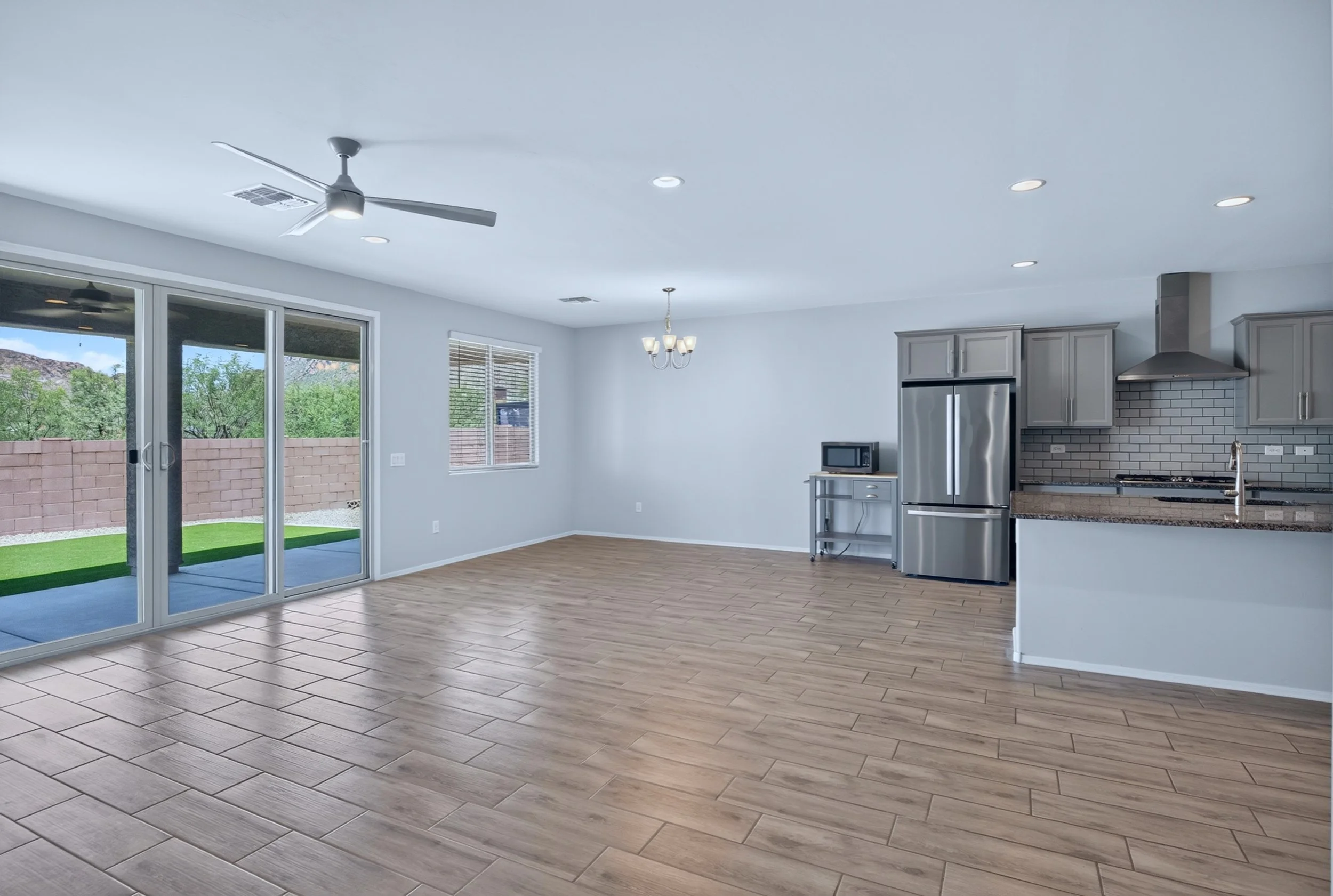 25 Living Room photo c.jpg
