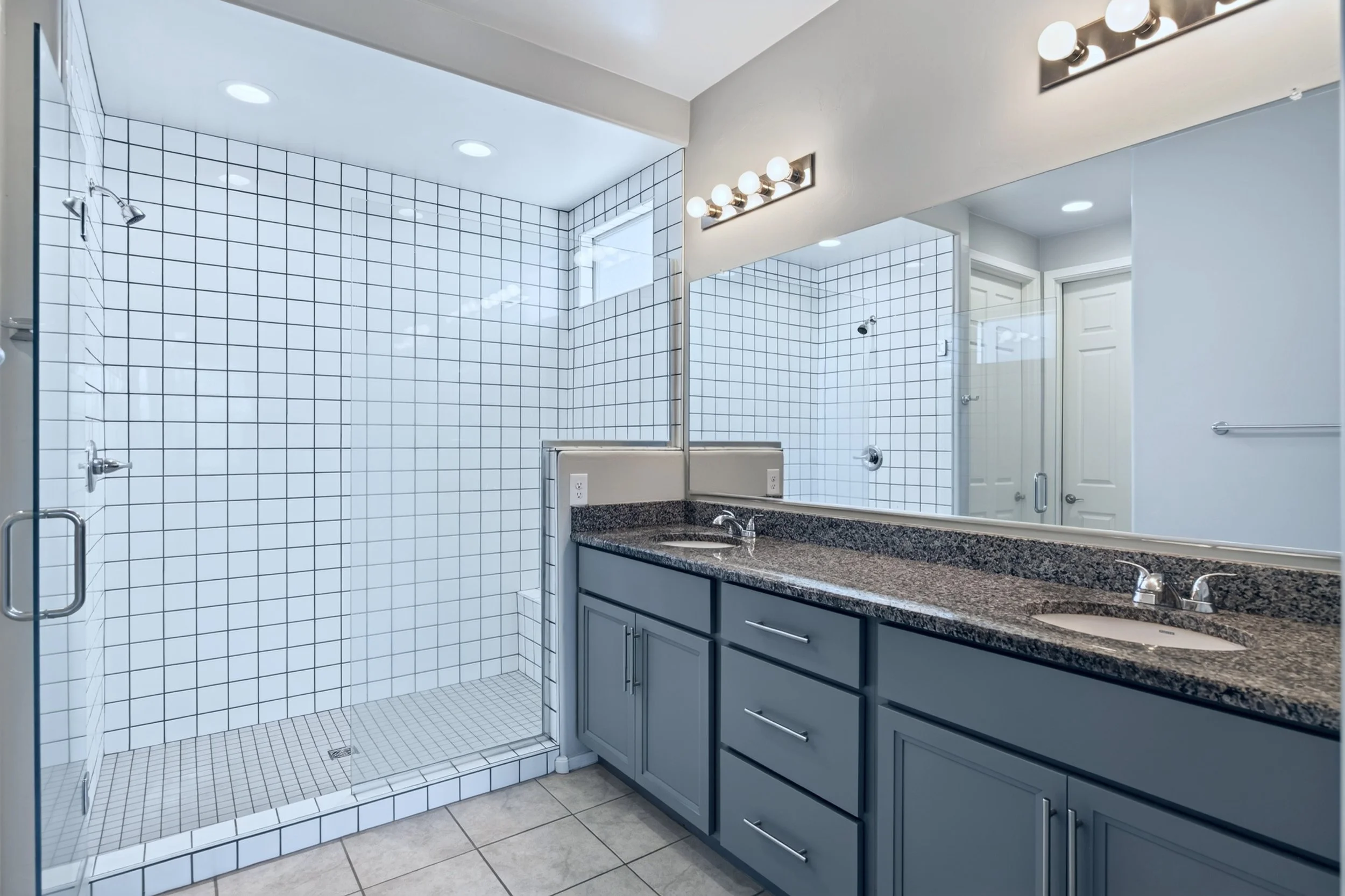 29 Main Bathroom photo a.jpg
