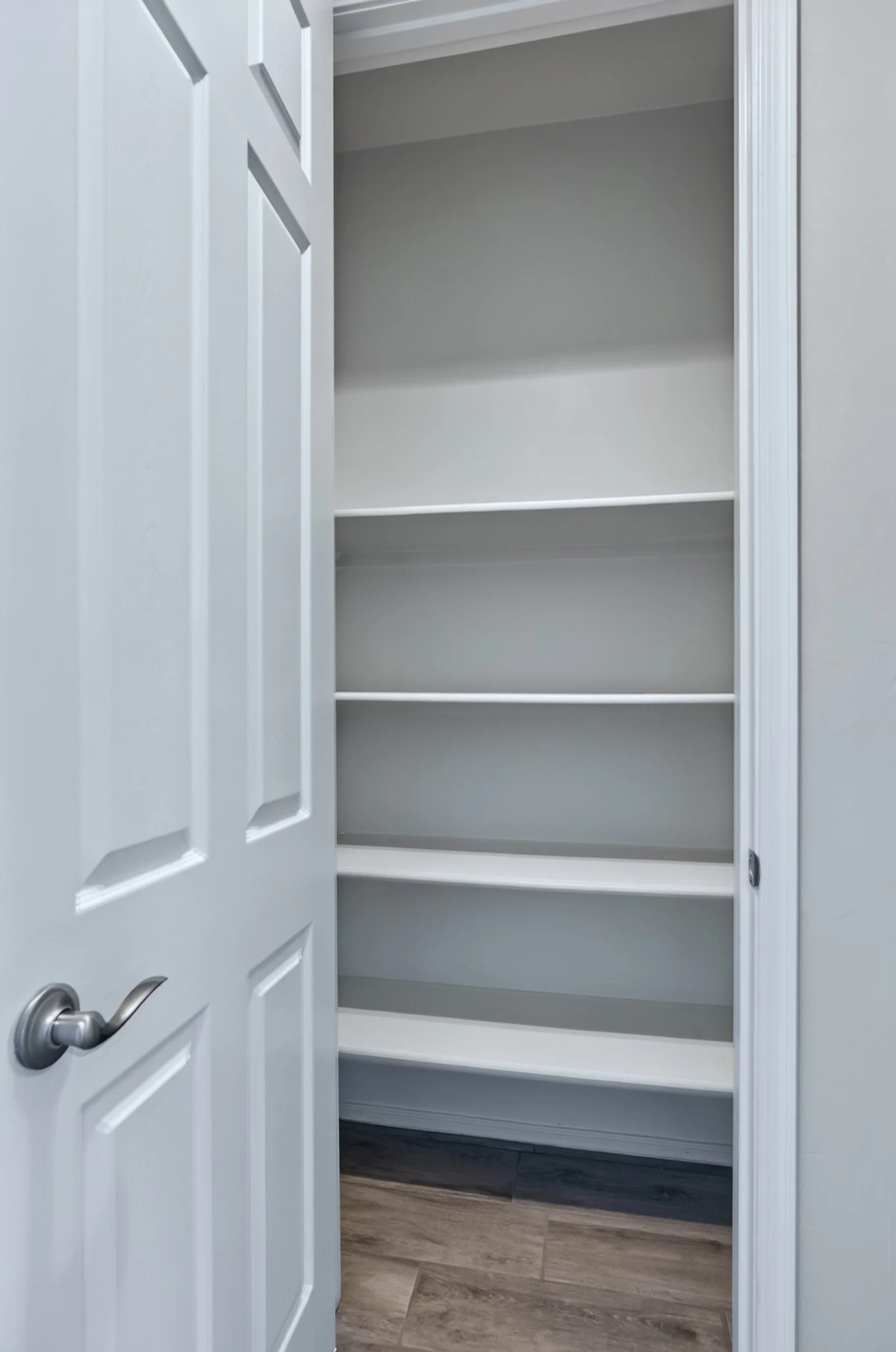 33 Linen Closet.jpg