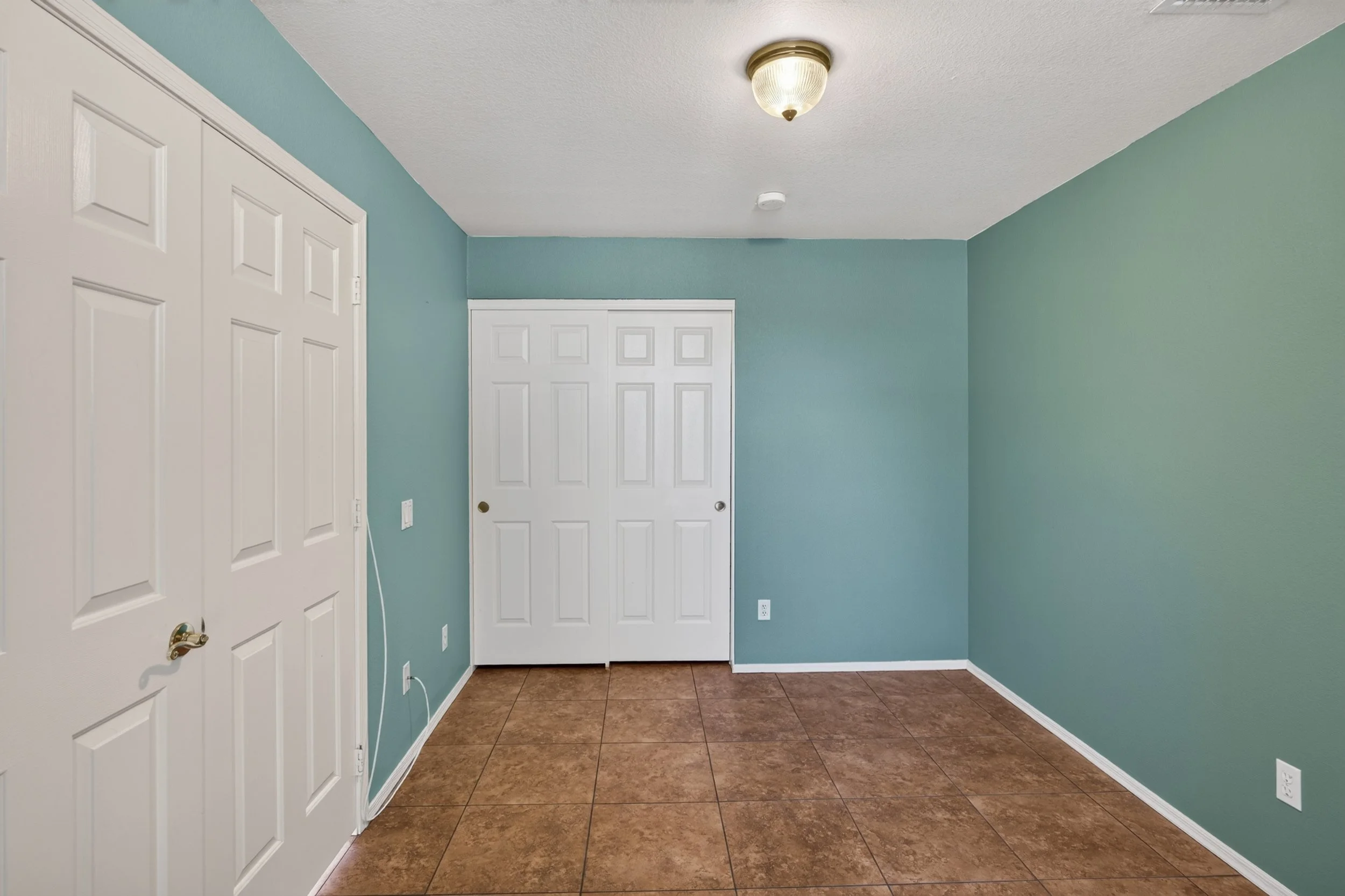 10 Bedroom 1 photo a.jpg
