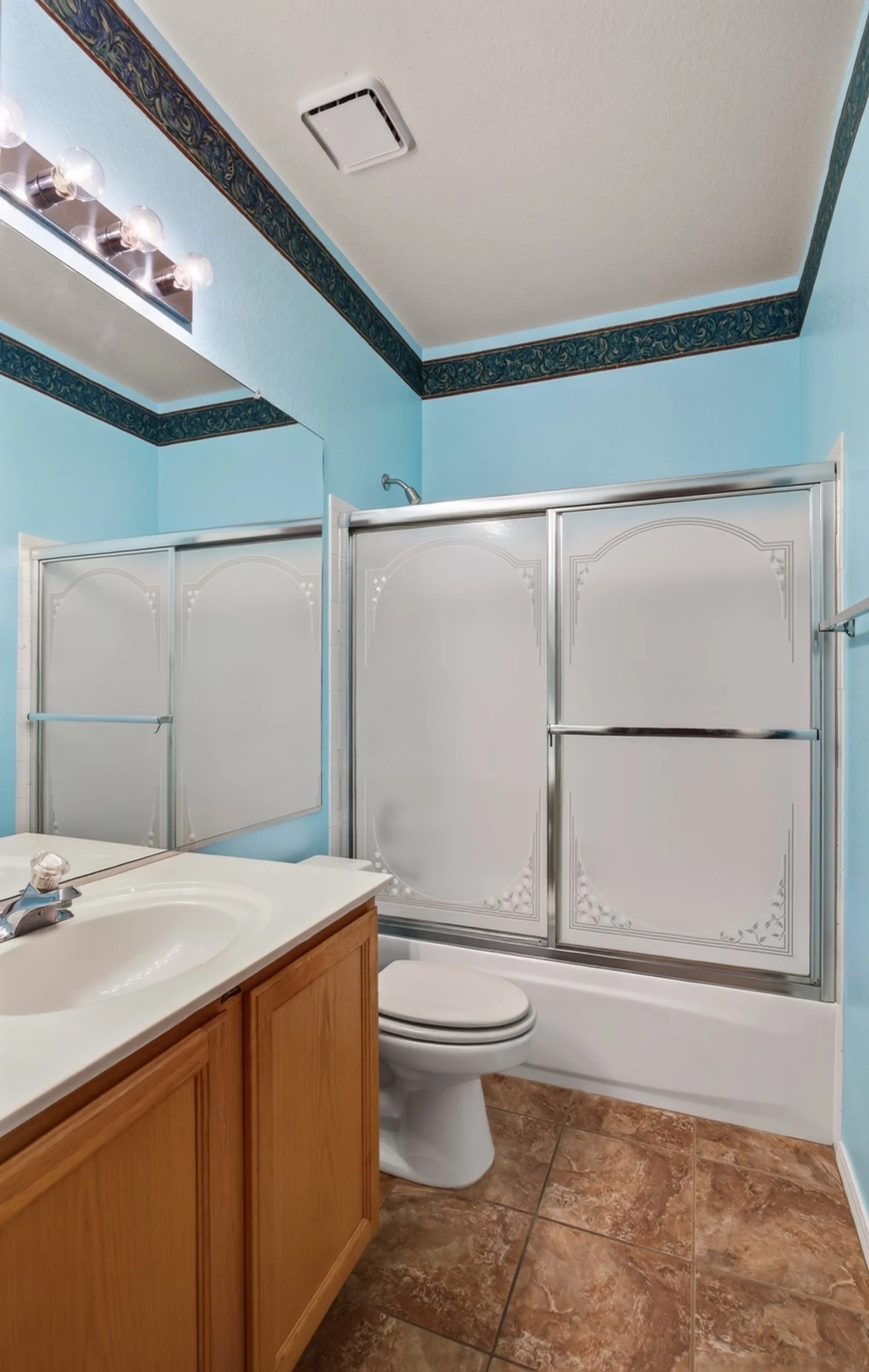 17 Bathroom.jpg