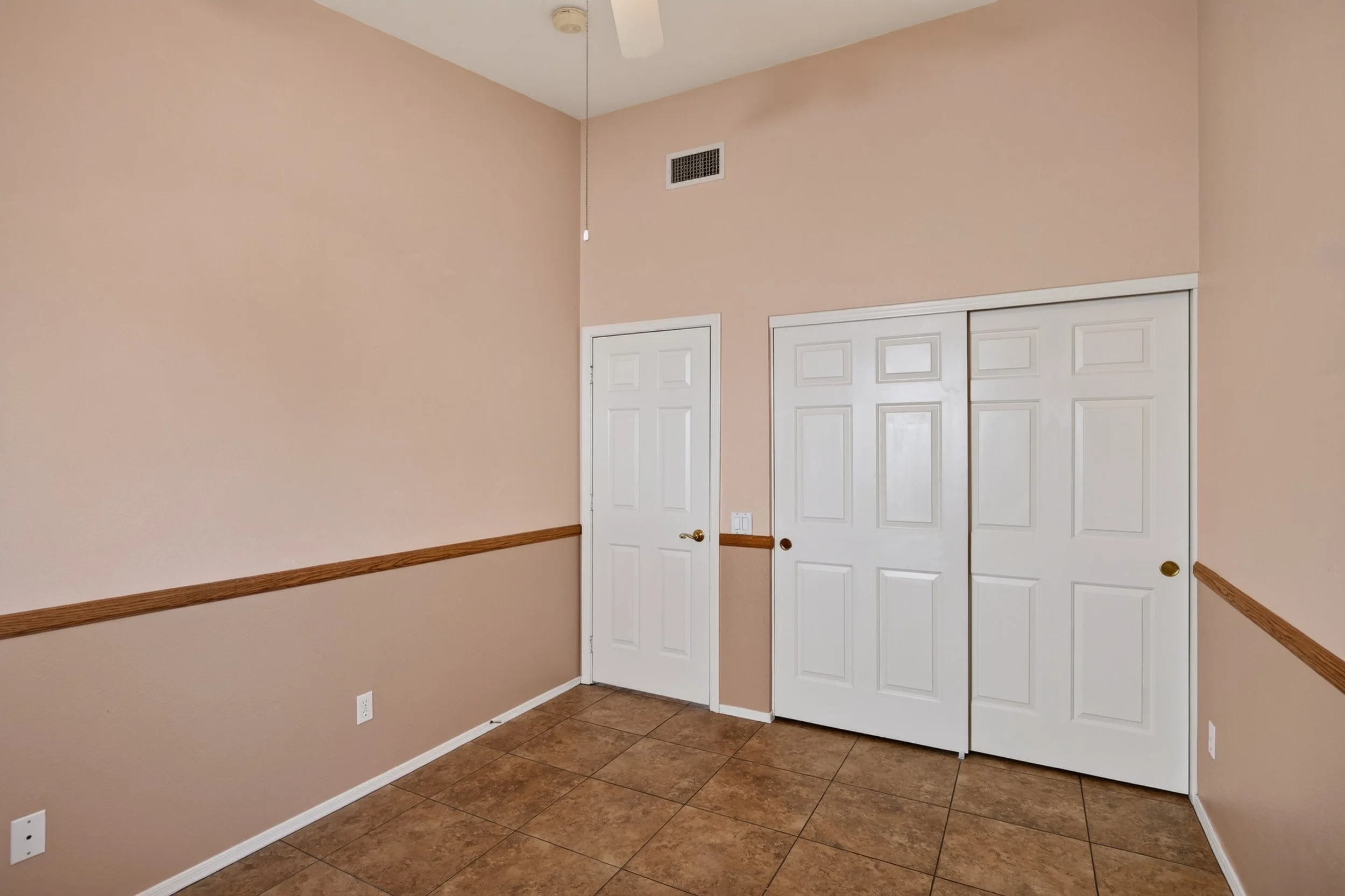 19 Bedroom 3 photo b.jpg