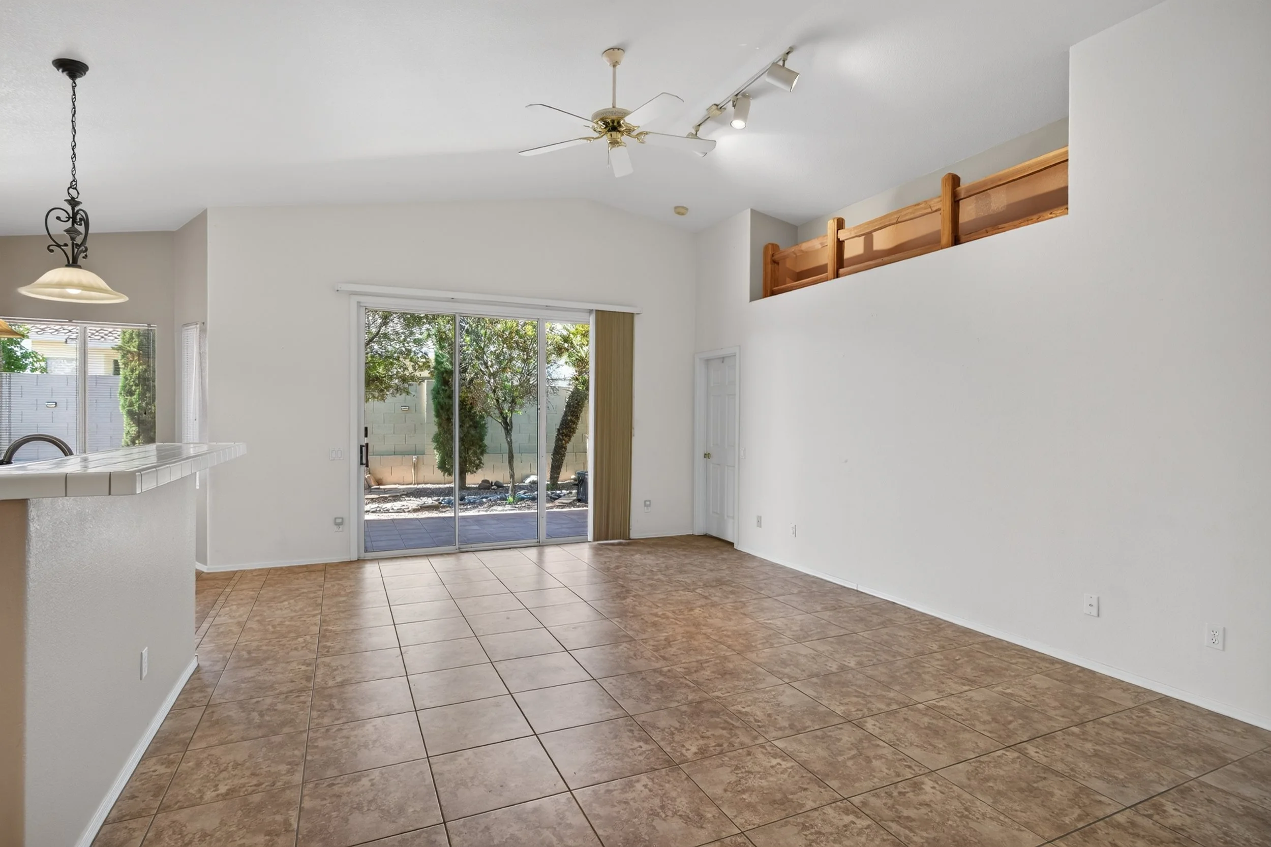 20 Family Room photo a.jpg