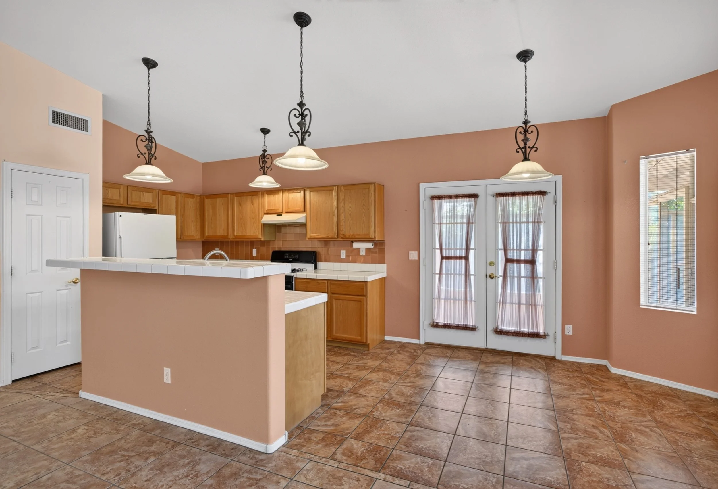 23 Kitchen photo b.jpg