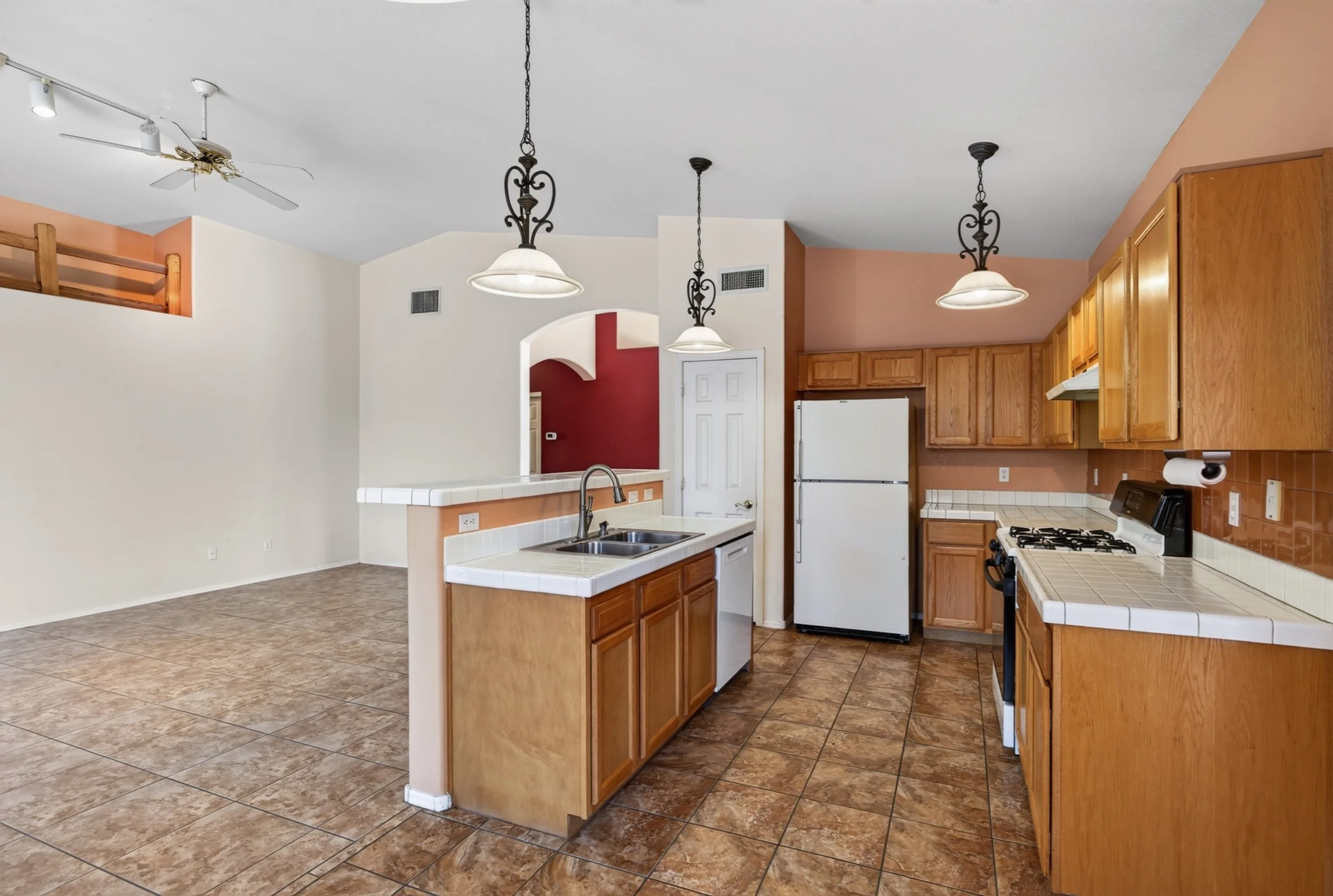 25 Kitchen photo d.jpg