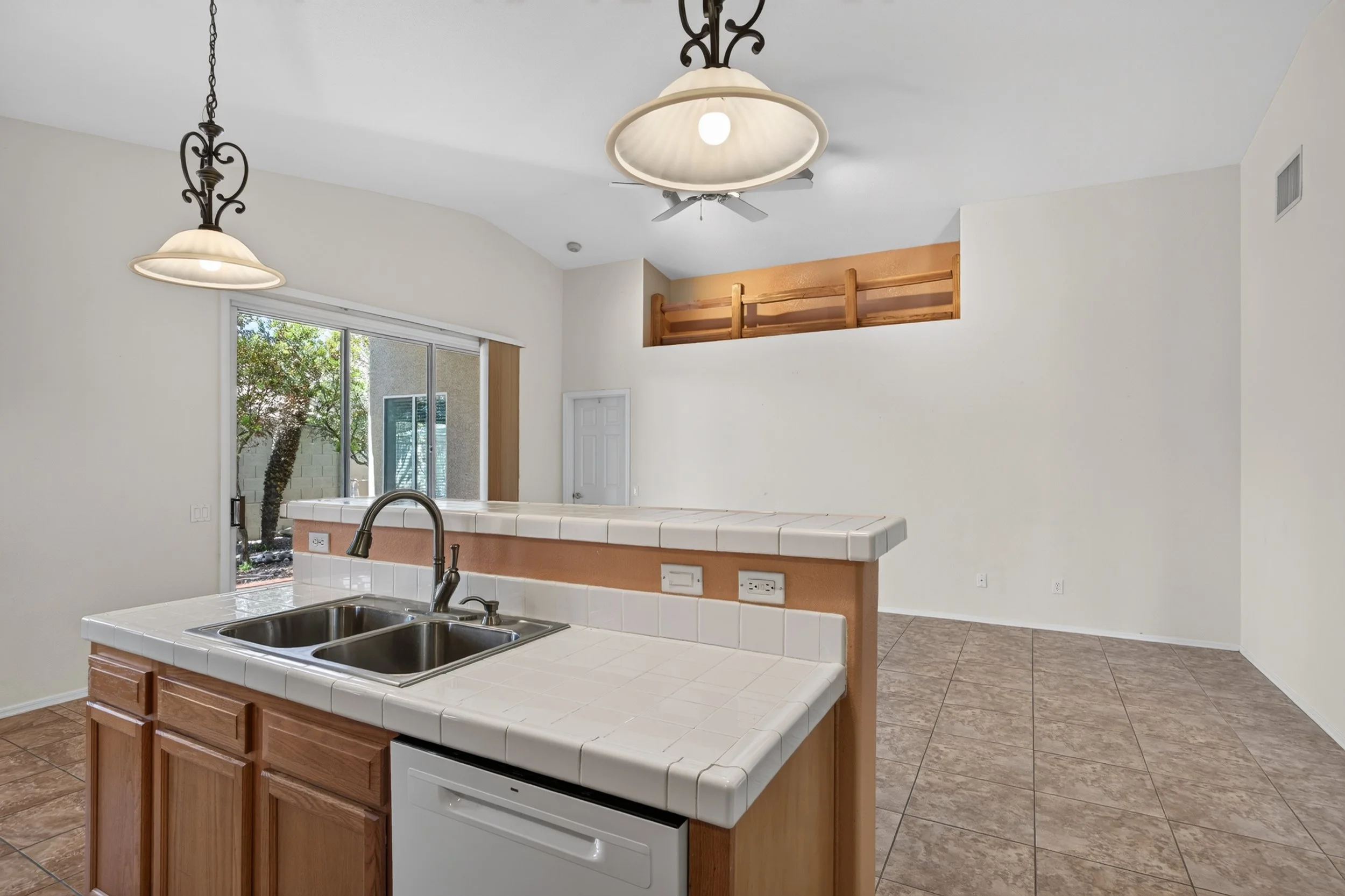 27 Kitchen photo f.jpg