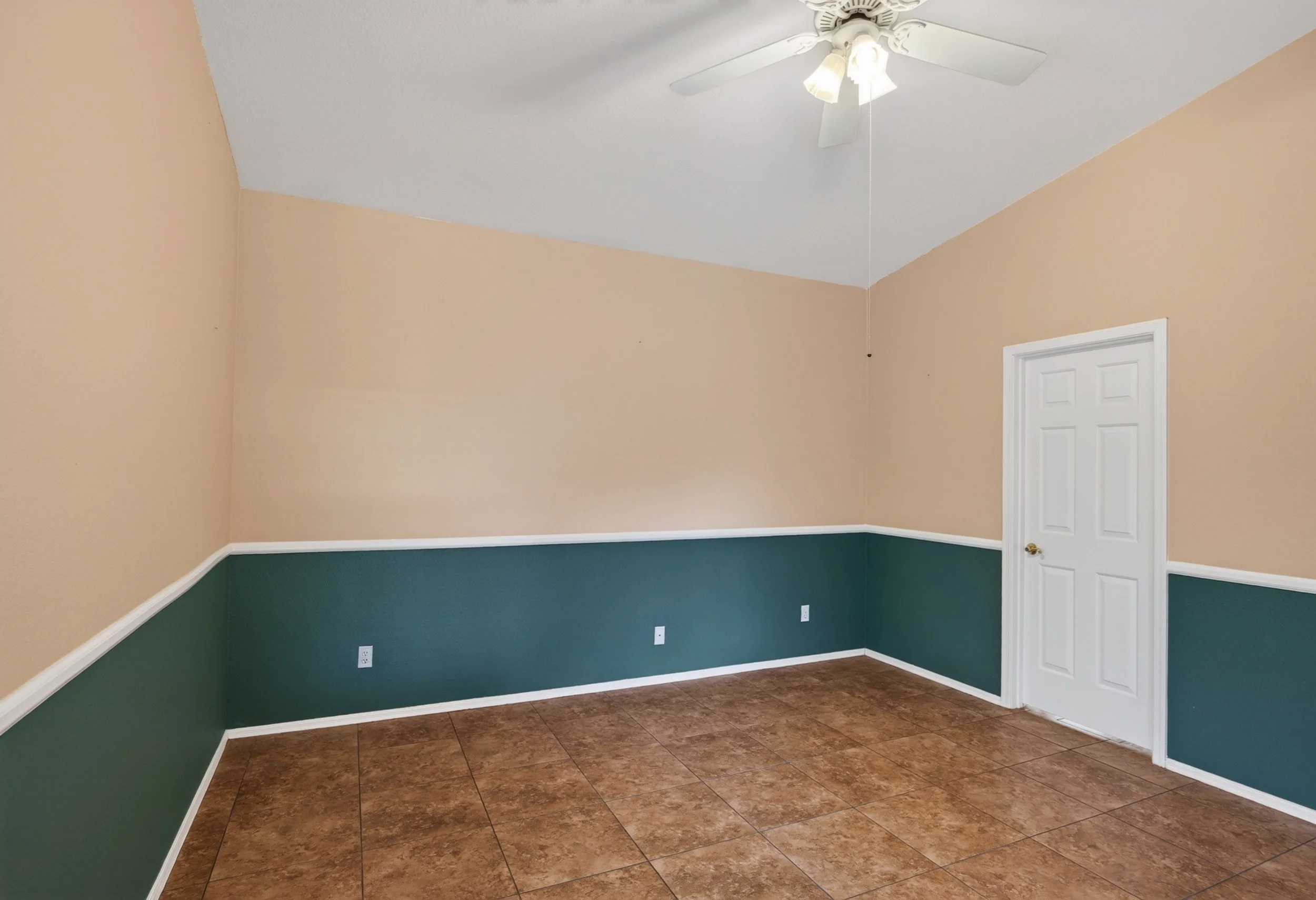 28 Main Bedroom photo a.jpg