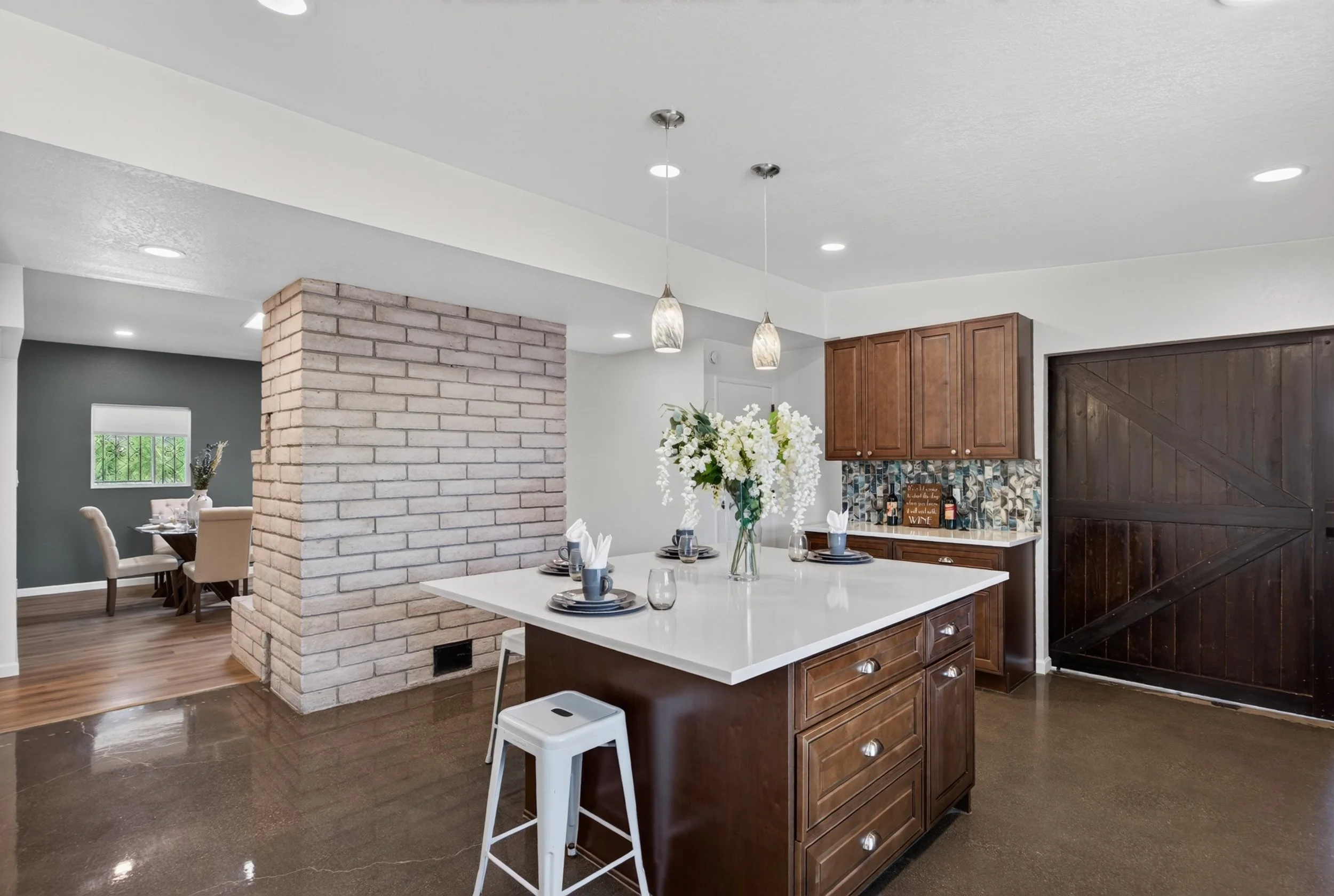16 Kitchen photo b.jpg