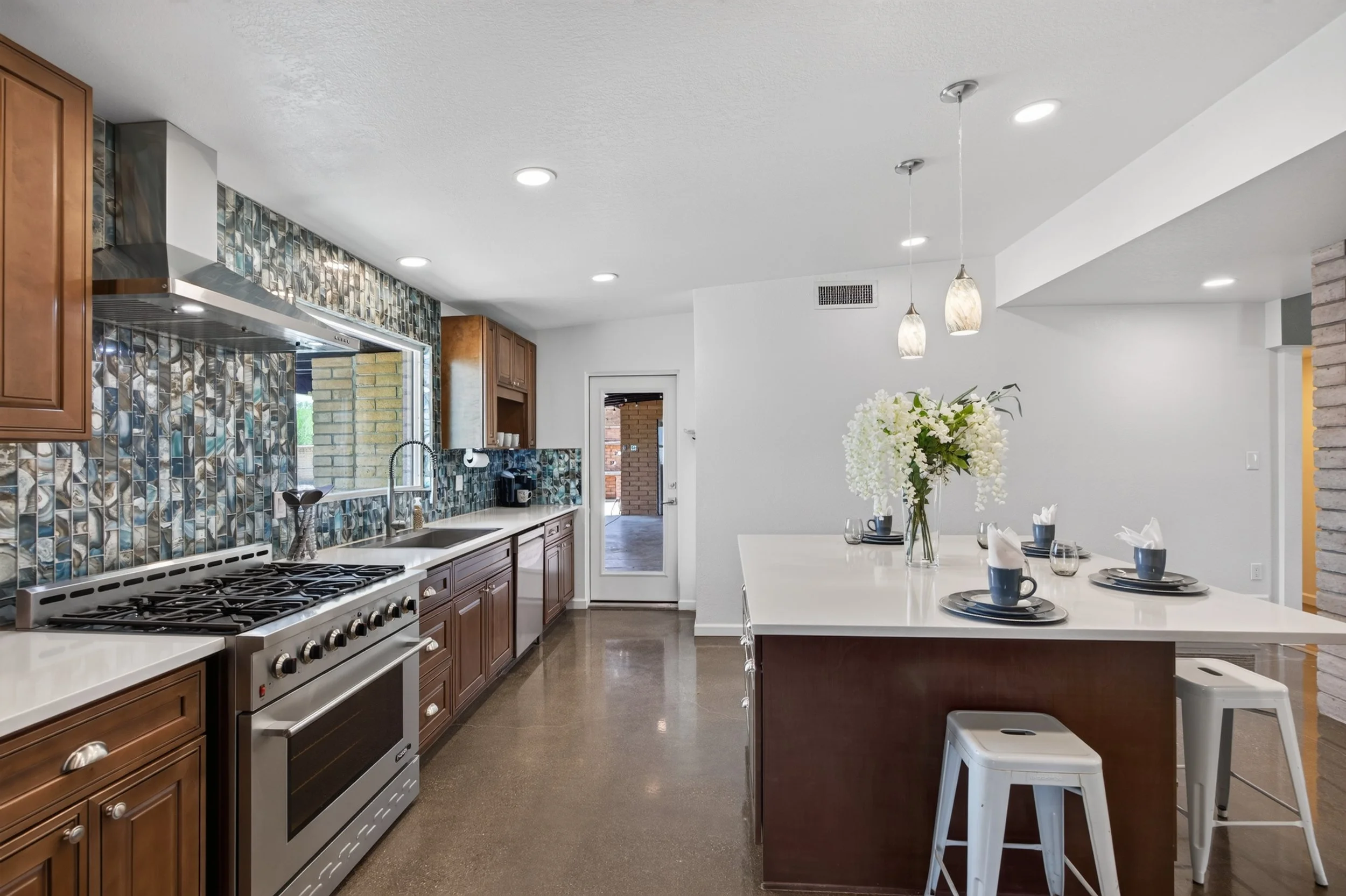 18 Kitchen photo d.jpg