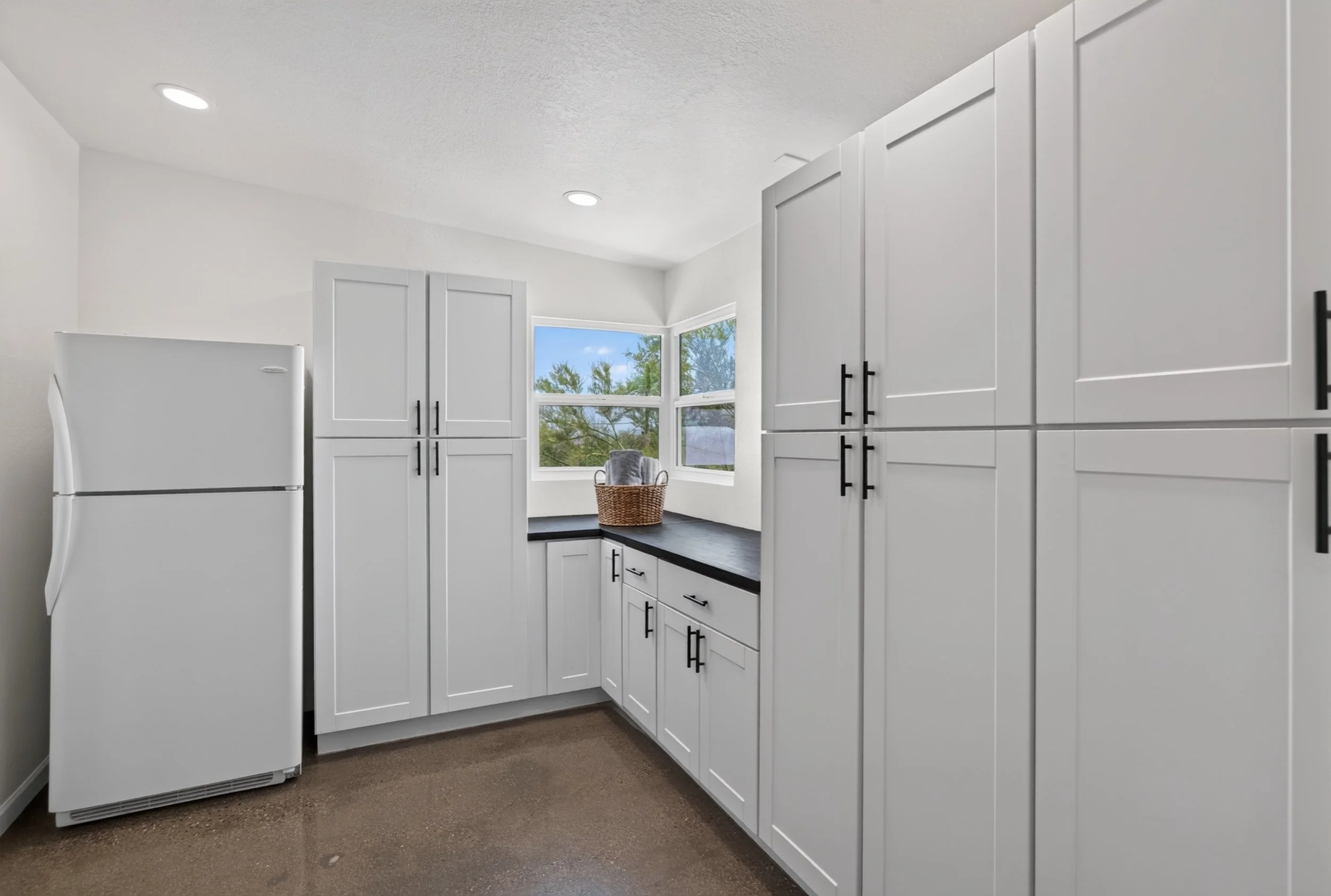 19 Laundry:Utility Room photo a.jpg