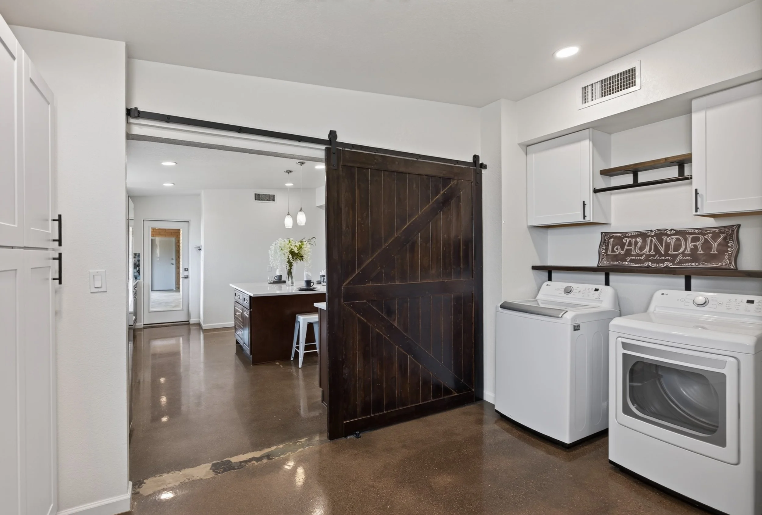 20 Laundry:Utility Room photo b.jpg