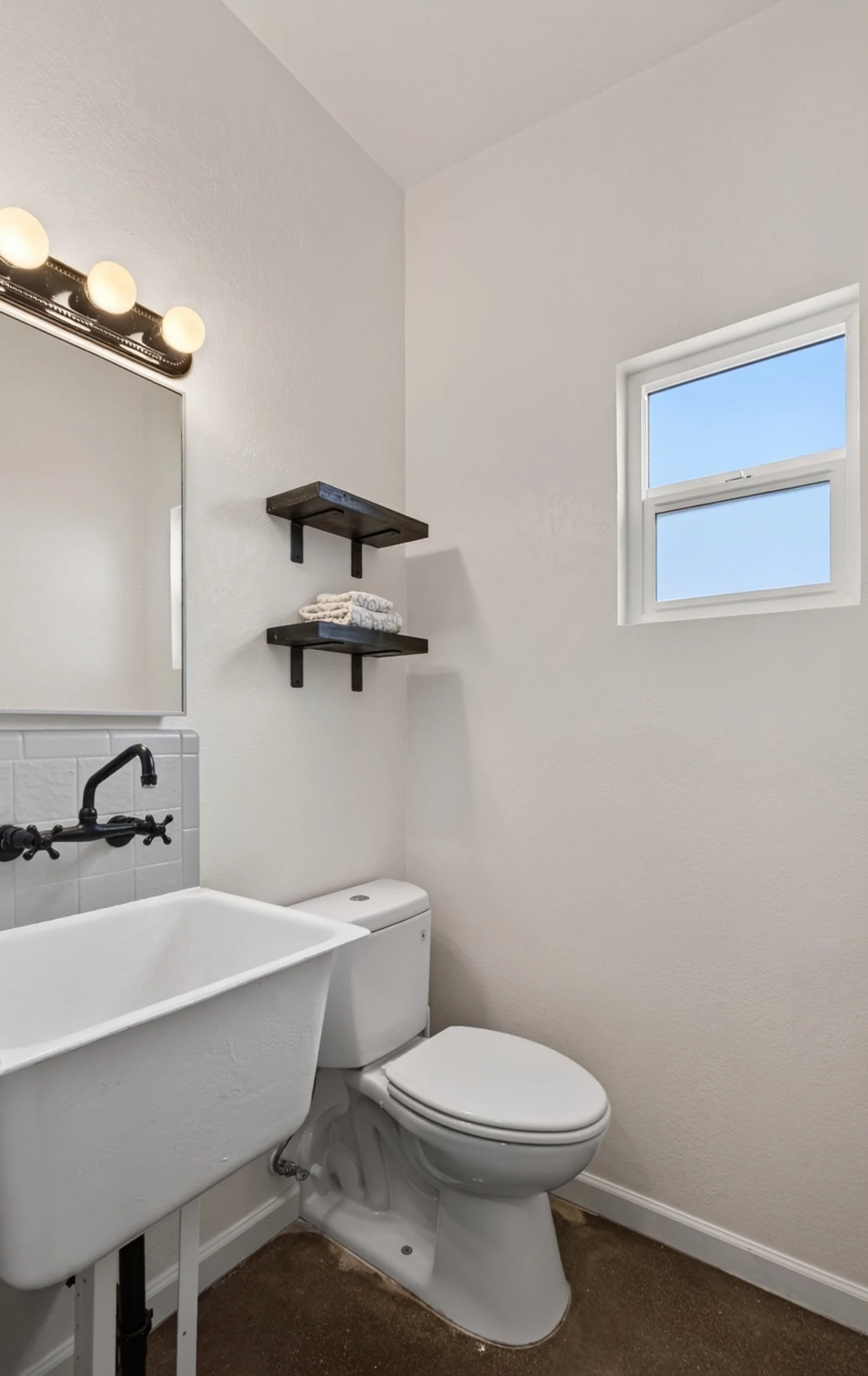 21 Bathroom 1.jpg