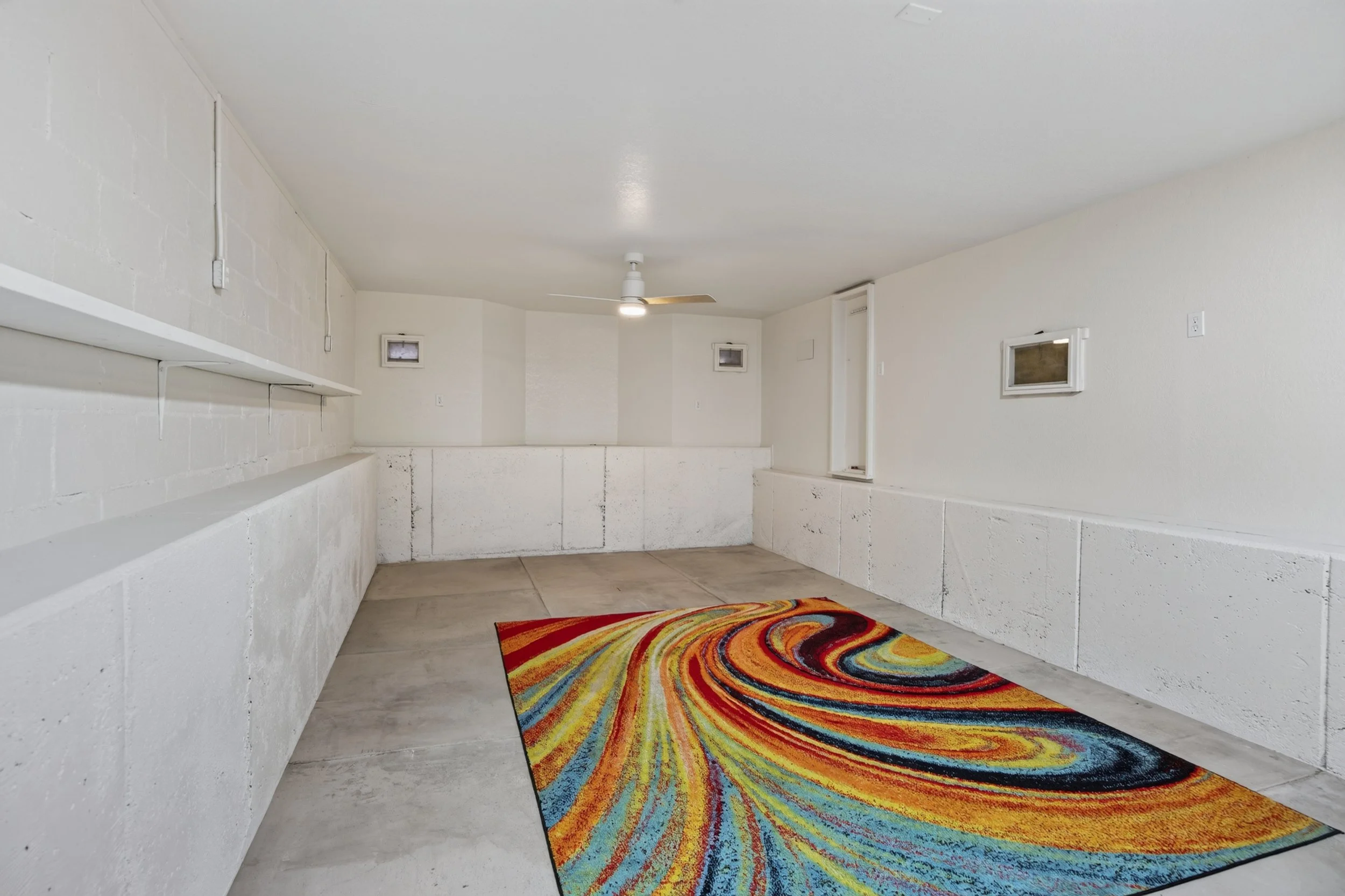 24 Family Room photo a.jpg