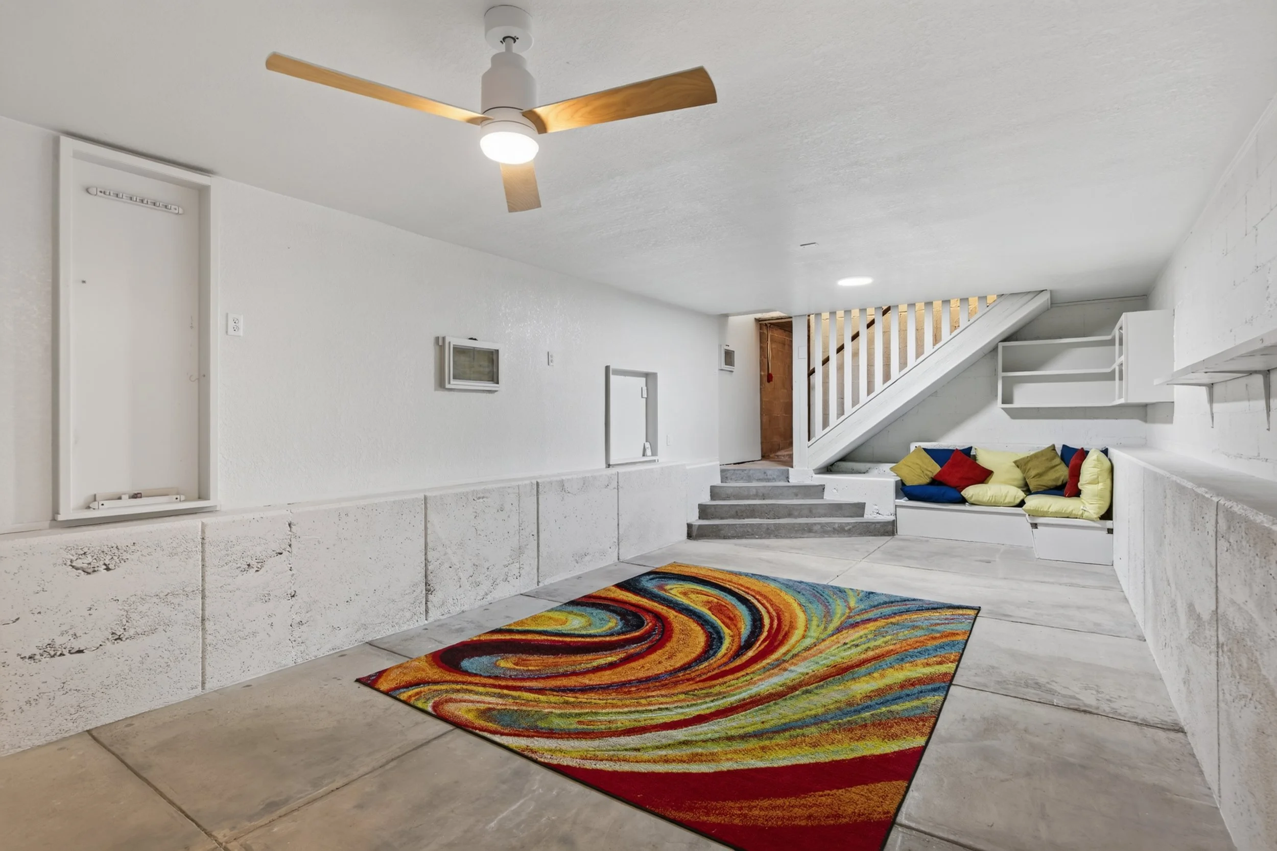 25 Family Room photo b.jpg