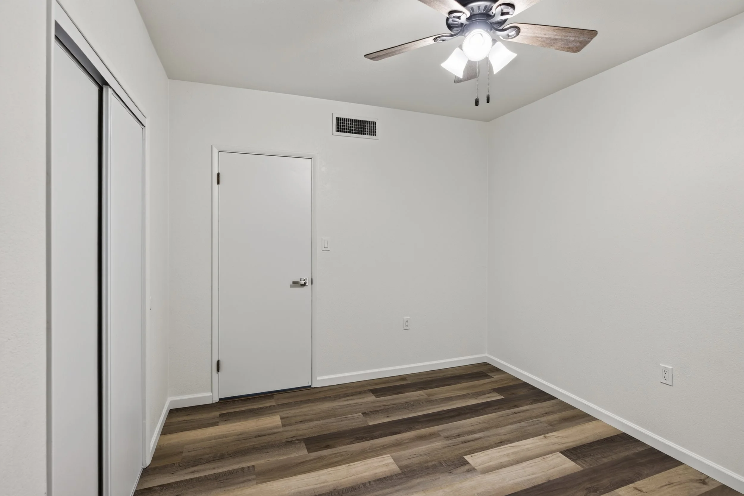 34 Bedroom 3 photo b.jpg