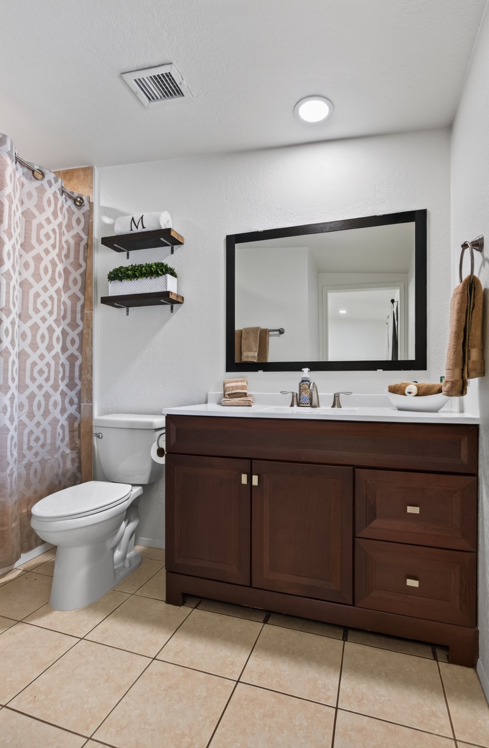 37 Main Bathroom photo a.jpg