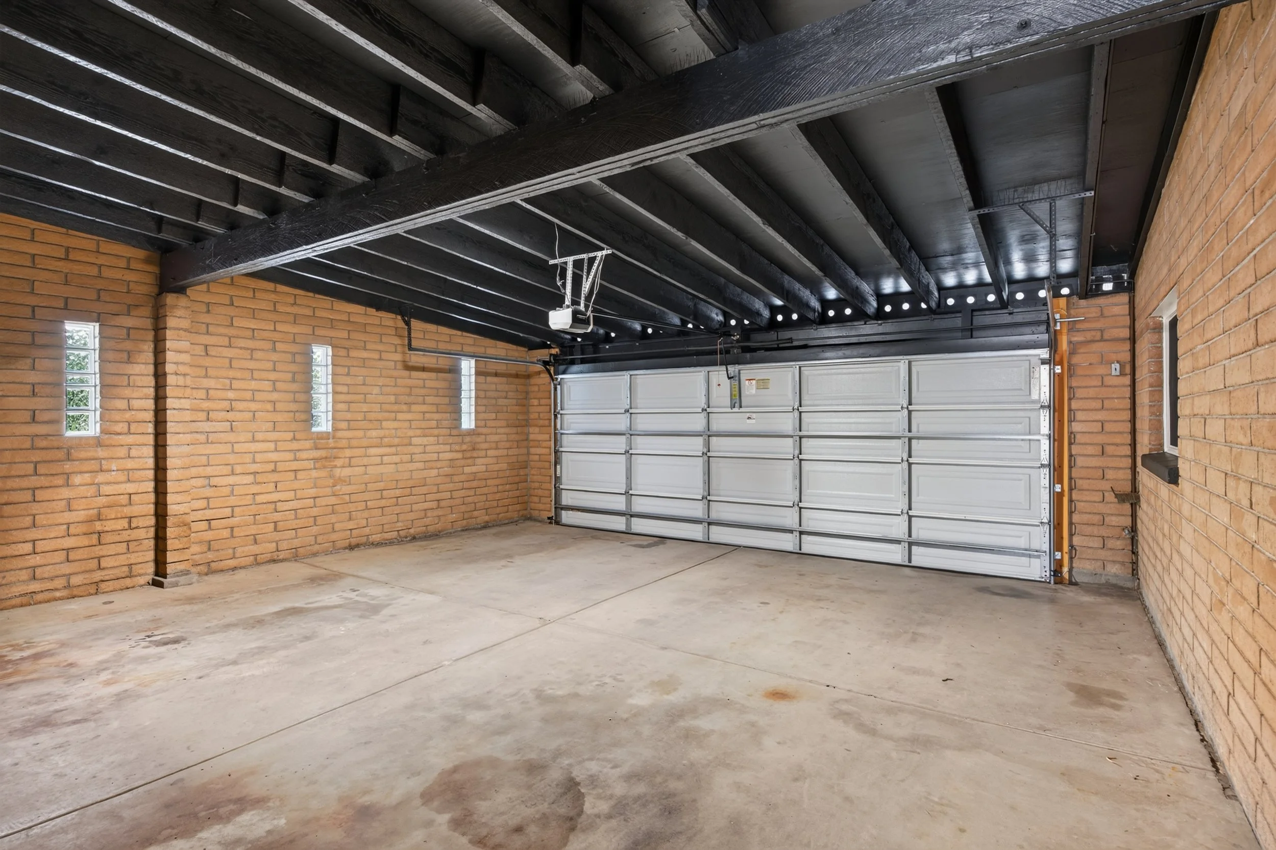 39 Garage.jpg