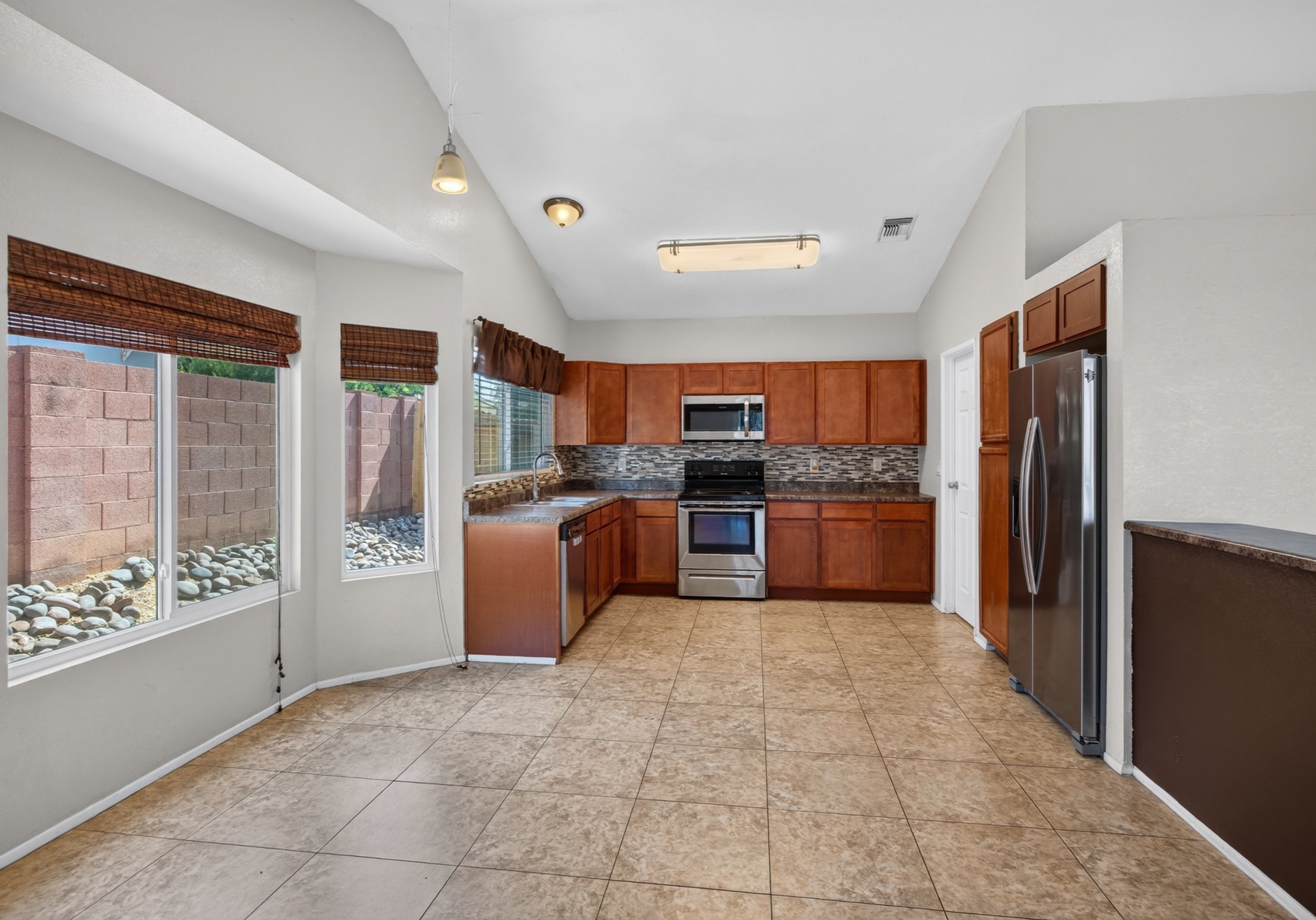 19 Kitchen photo d.jpg