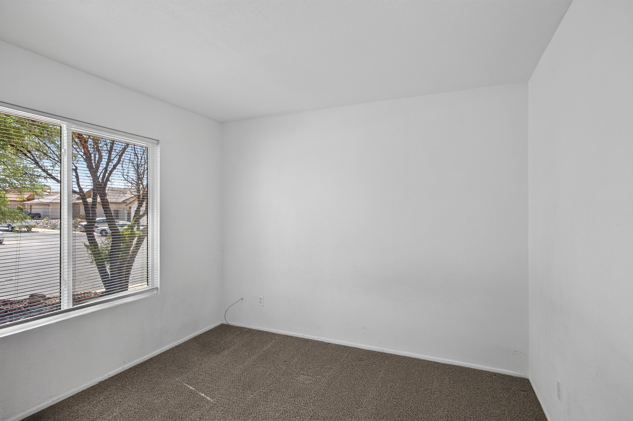 31 Bedroom 1 photo a.jpg