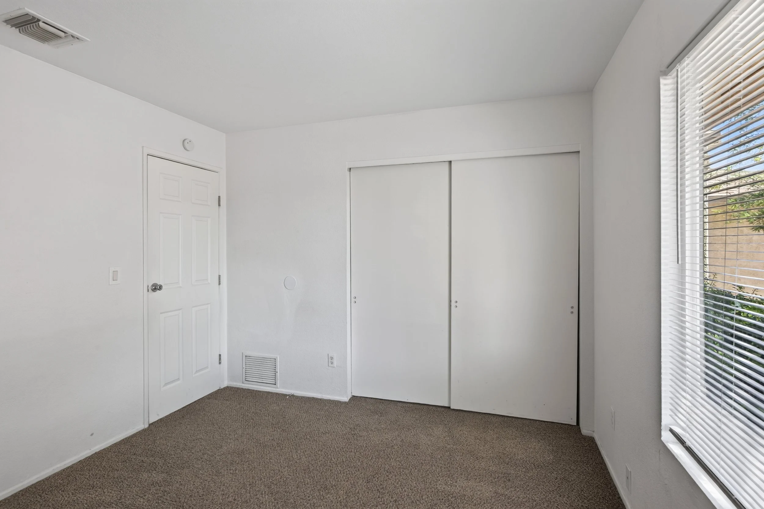 32 Bedroom 1 photo b.jpg