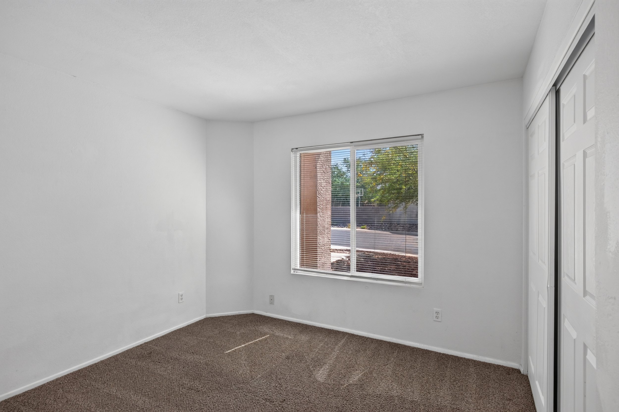 33 Bedroom 2 photo a.jpg
