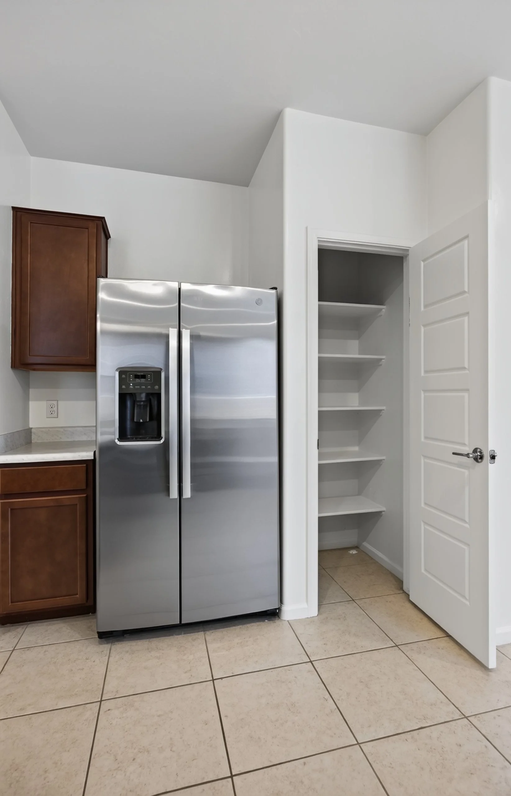 15 Kitchen photo e.jpg