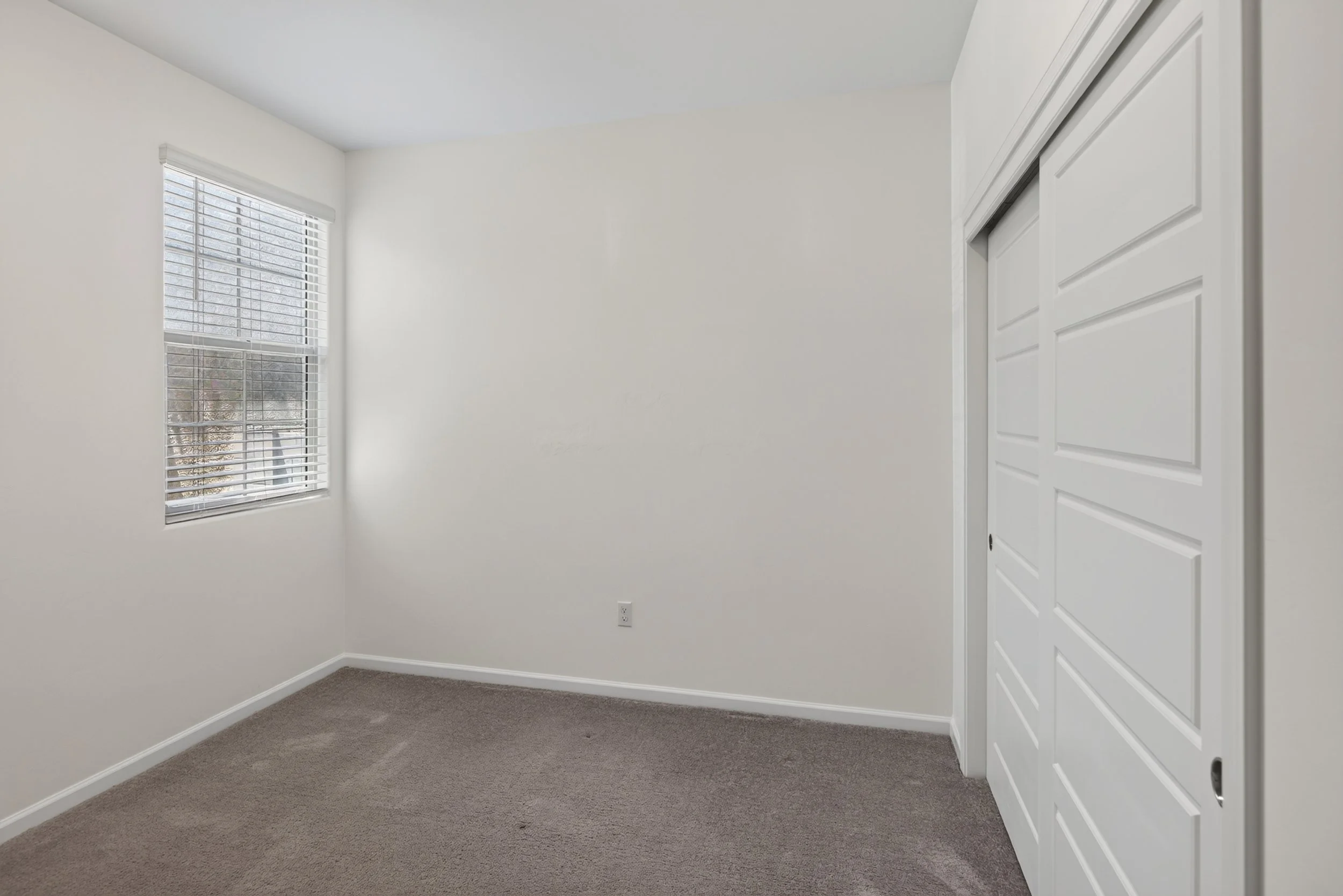 25 Bedroom 2 photo a.jpg
